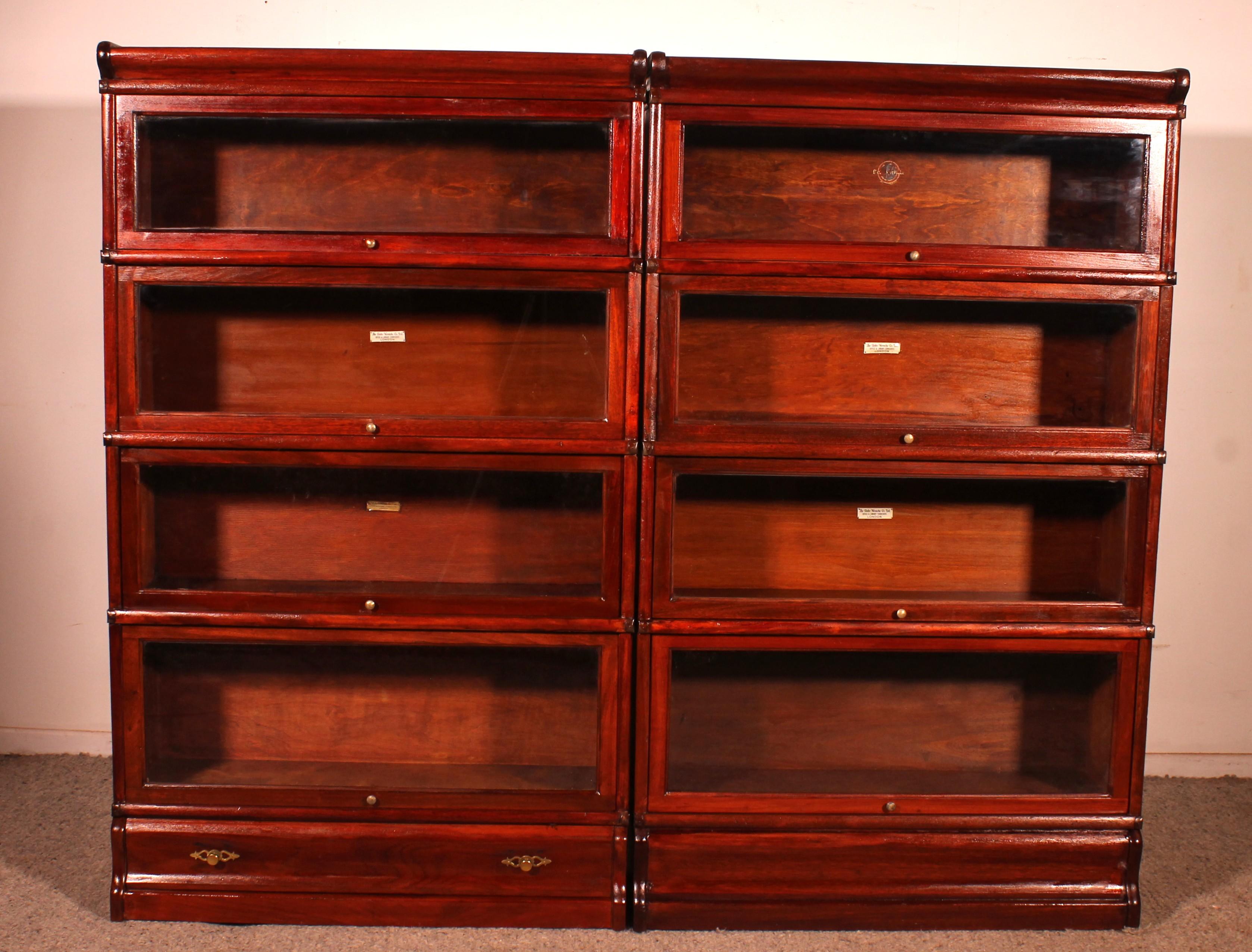 Elegant pair of Globe Wernicke London mahogany bookcases from the late 19th/early 20th century from England.
A fine pair of mahogany bookcases, one with a drawer in the base, which at the time belonged to a solicitor.

A very beautiful model that