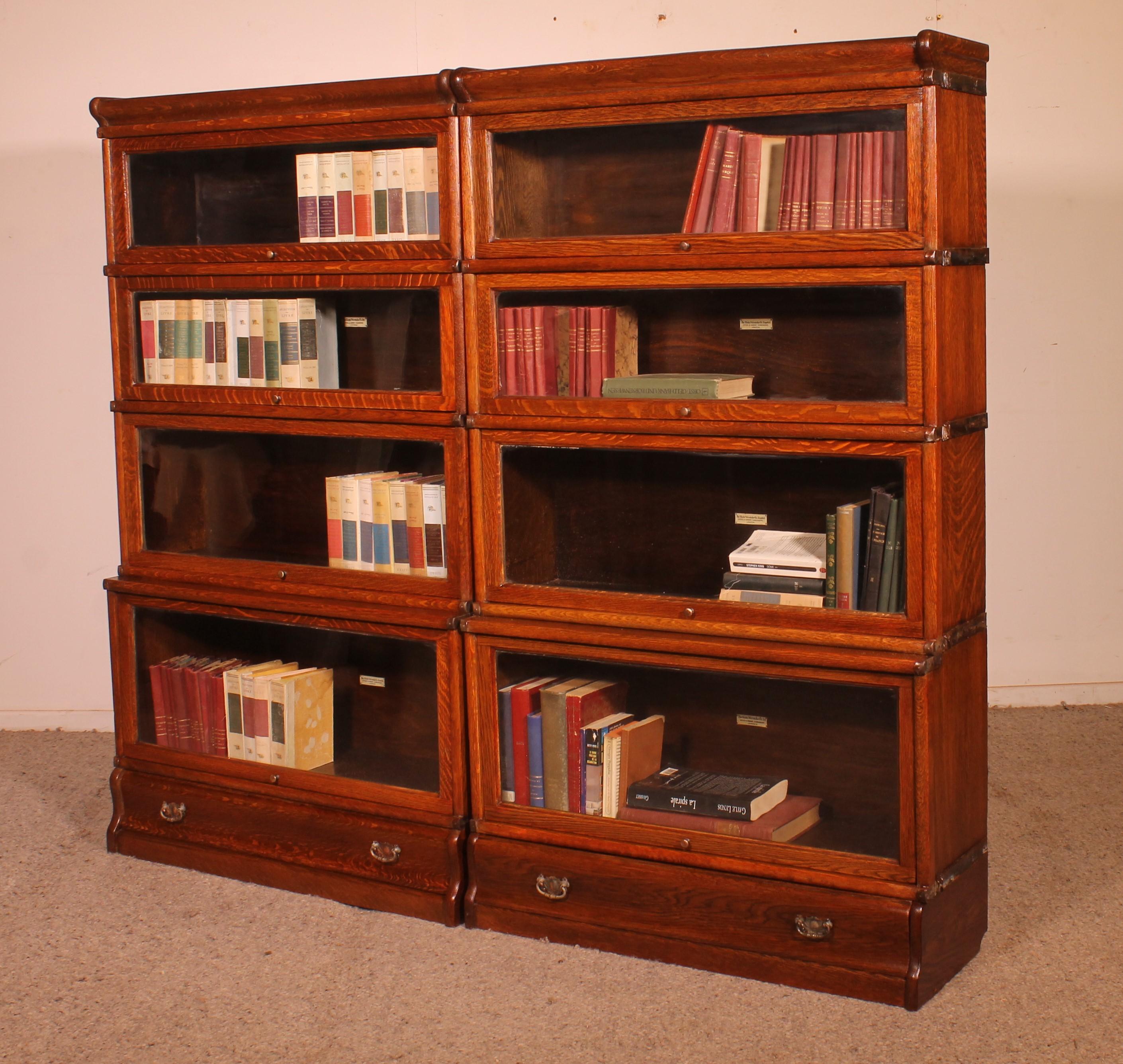 Pair Of Globe Wernicke Oak Bookcases Circa 1900 In Good Condition For Sale In Brussels, Brussels
