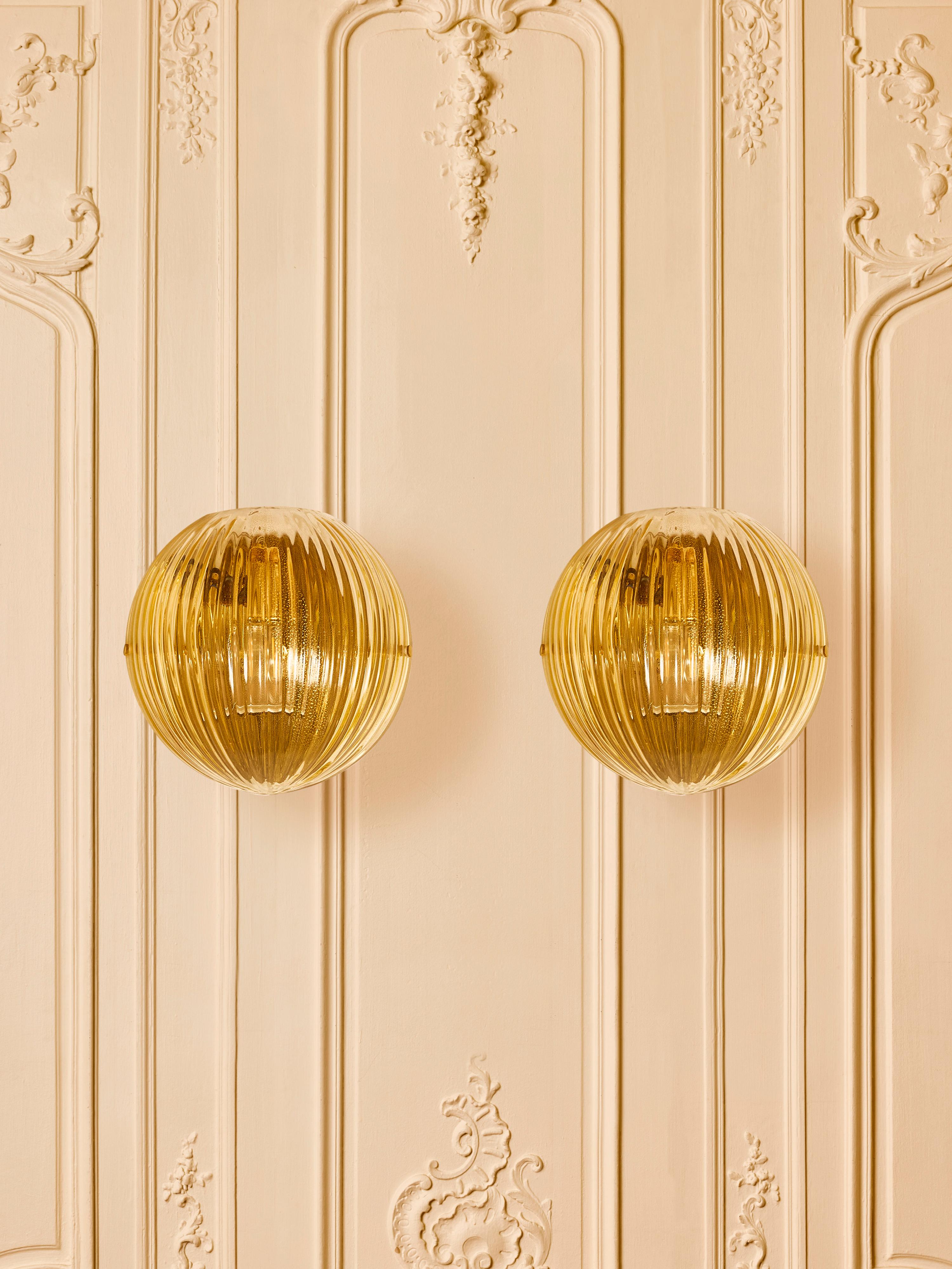 Postmoderne Paire d'appliques Lobes en verre de Murano, par Studio Glustin. en vente
