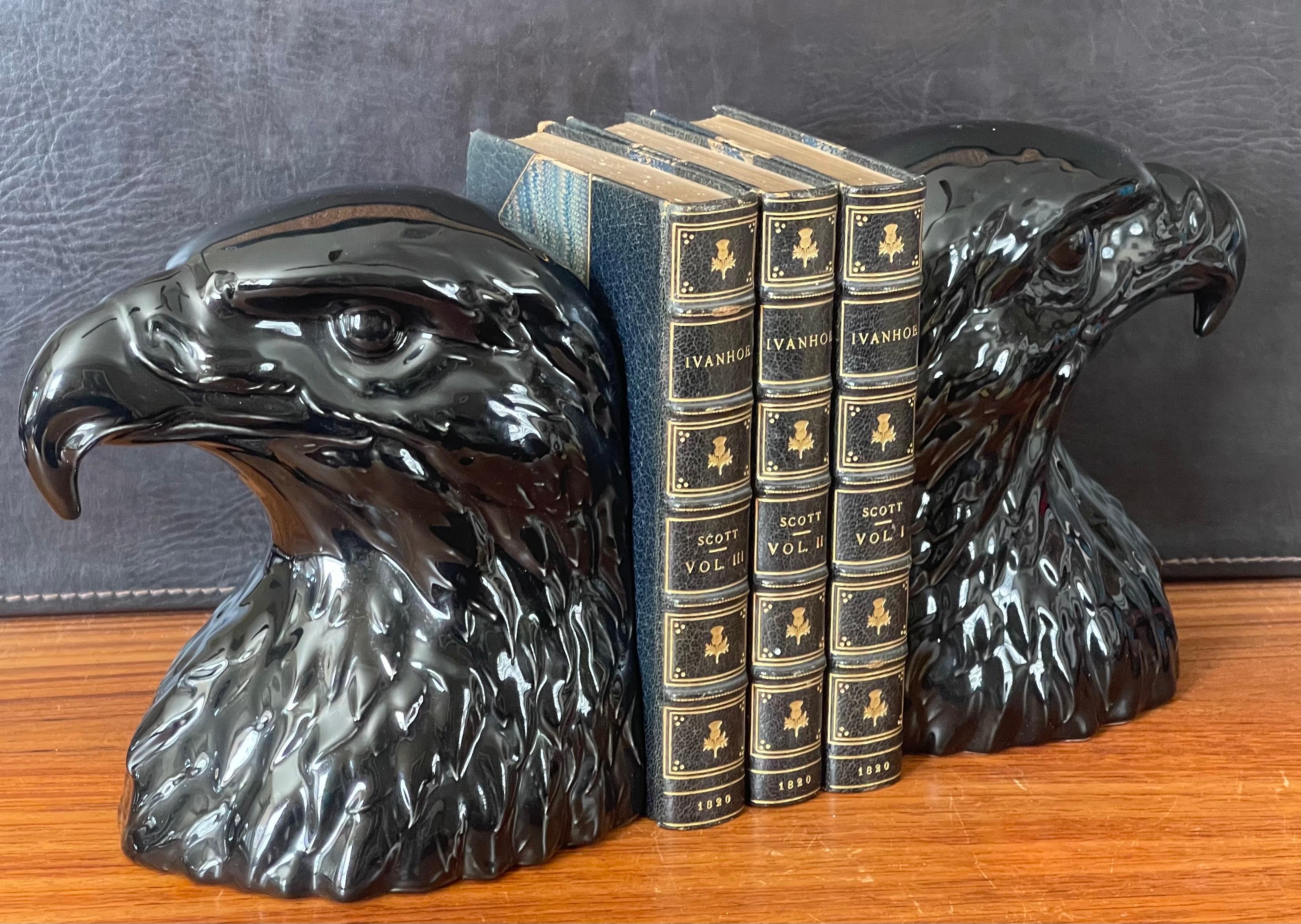 Mid-Century Modern Paire de serre-livres en porcelaine noire brillante à tête d'aigle par Hispania Daiso / LLadro