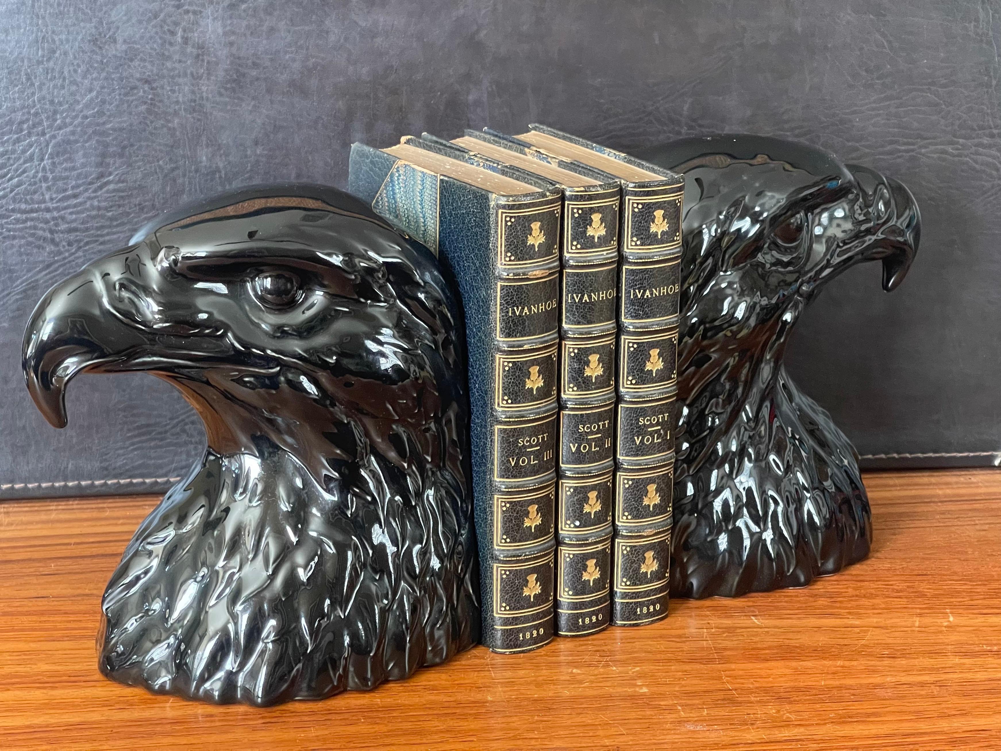 Espagnol Paire de serre-livres en porcelaine noire brillante à tête d'aigle par Hispania Daiso / LLadro