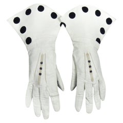 Paar Handschuhe aus besticktem weißem Leder - ca. 1950/1960