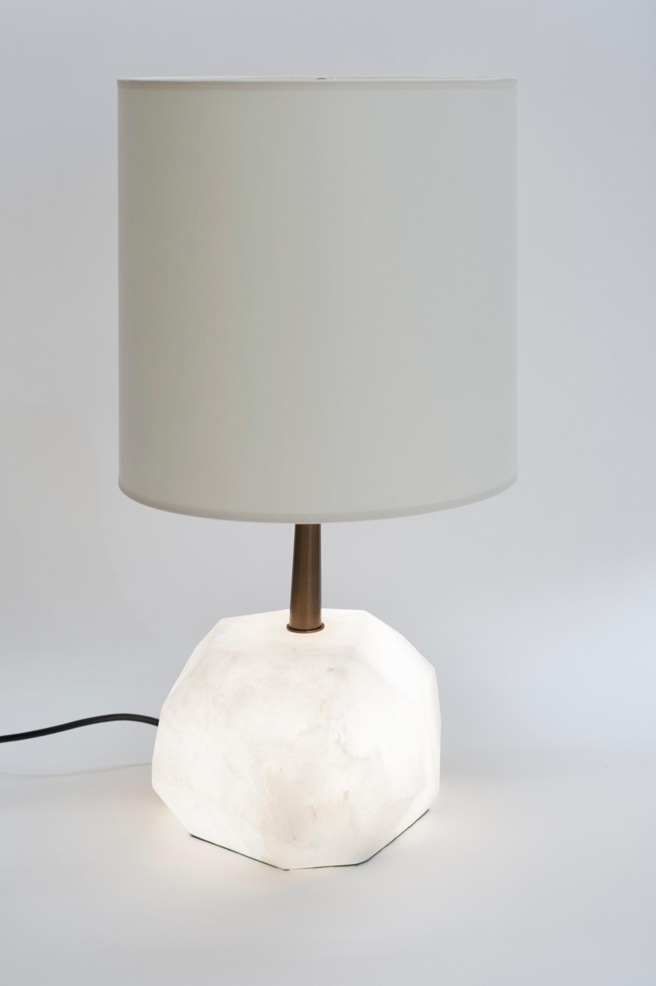 Glustin Luminaires Alabaster Monolith Faceted Table Lamps In New Condition For Sale In Saint-Ouen, IDF