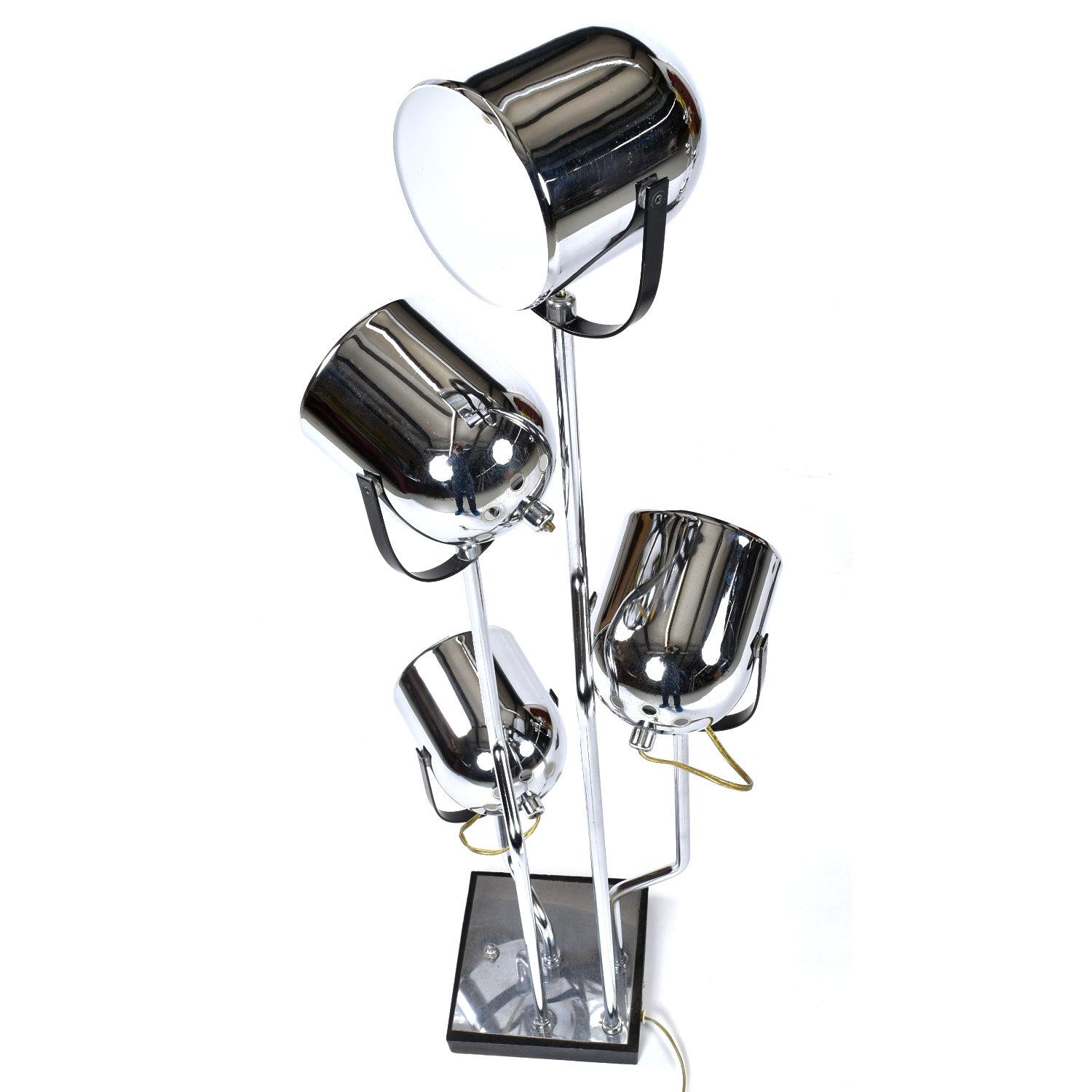 Ein Paar Goffredo Reggiani Post Modern Chrome Spotlight Tischlampen (Moderne der Mitte des Jahrhunderts) im Angebot