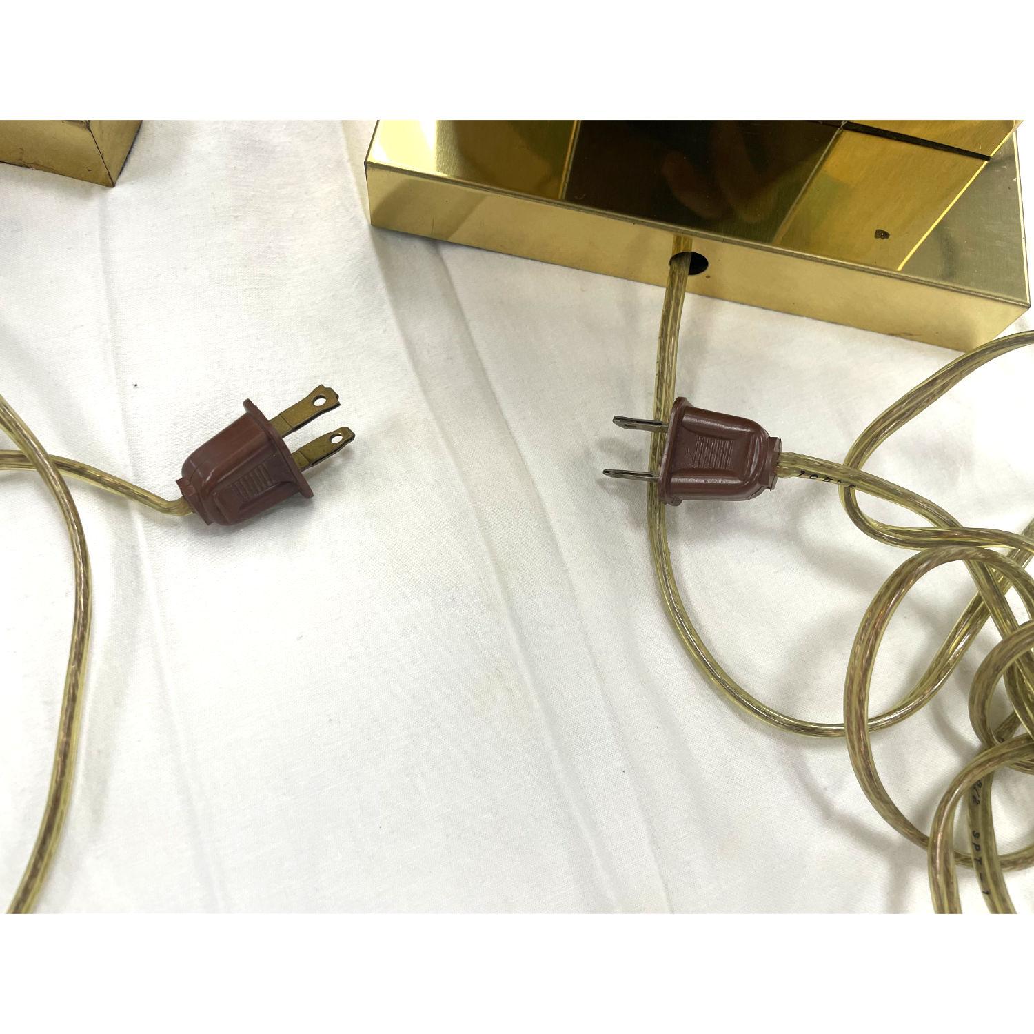 Coppia di lampade da tavolo in metallo in stile Pierre Cardin oro e nero in vendita 2