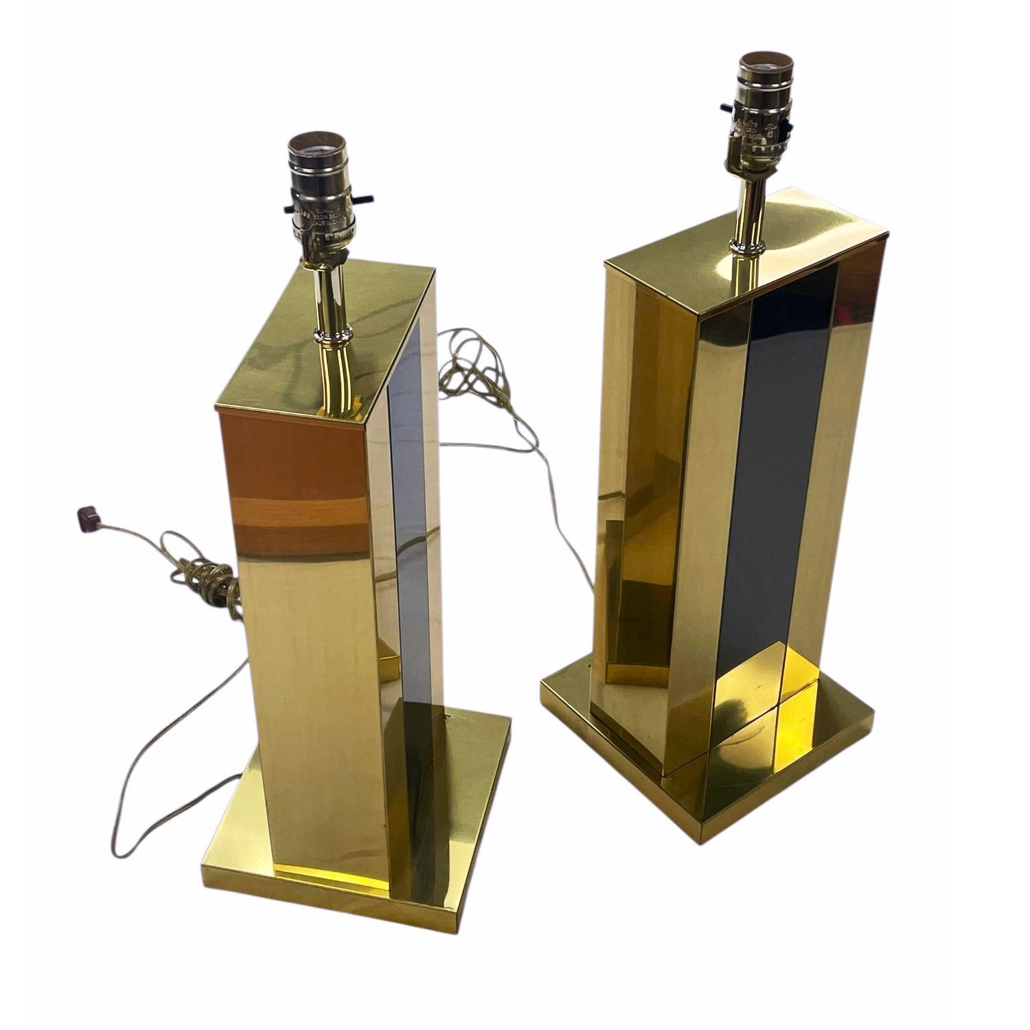 Metallo Coppia di lampade da tavolo in metallo in stile Pierre Cardin oro e nero in vendita