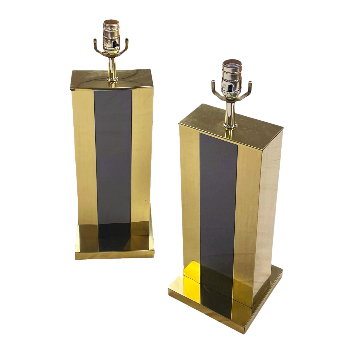 Coppia di lampade da tavolo in metallo in stile Pierre Cardin oro e nero in vendita