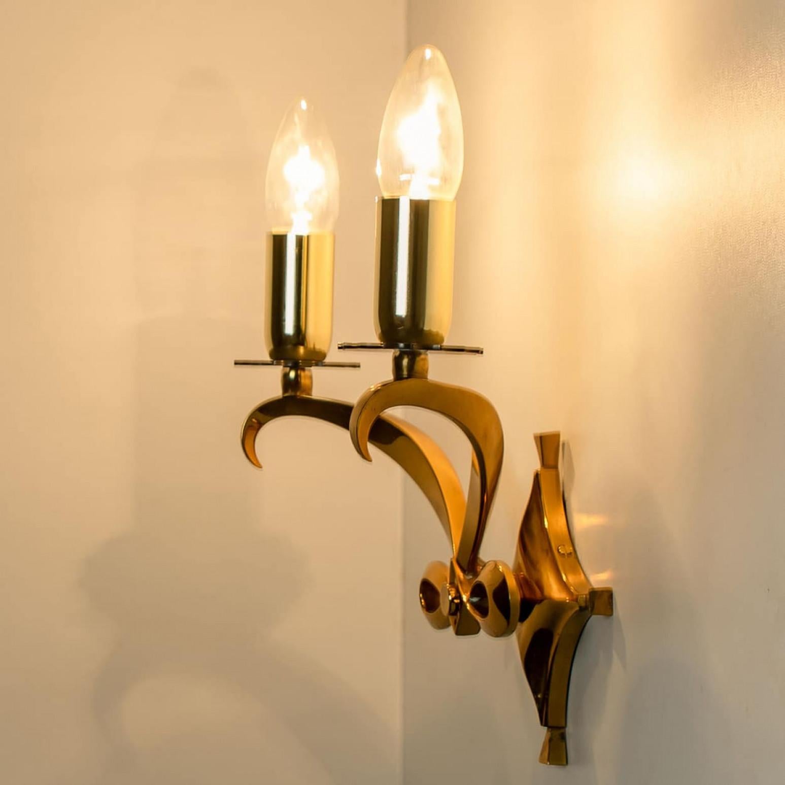 Coppia di lampade da parete in oro e ottone, Leleu, 1960 in vendita 6