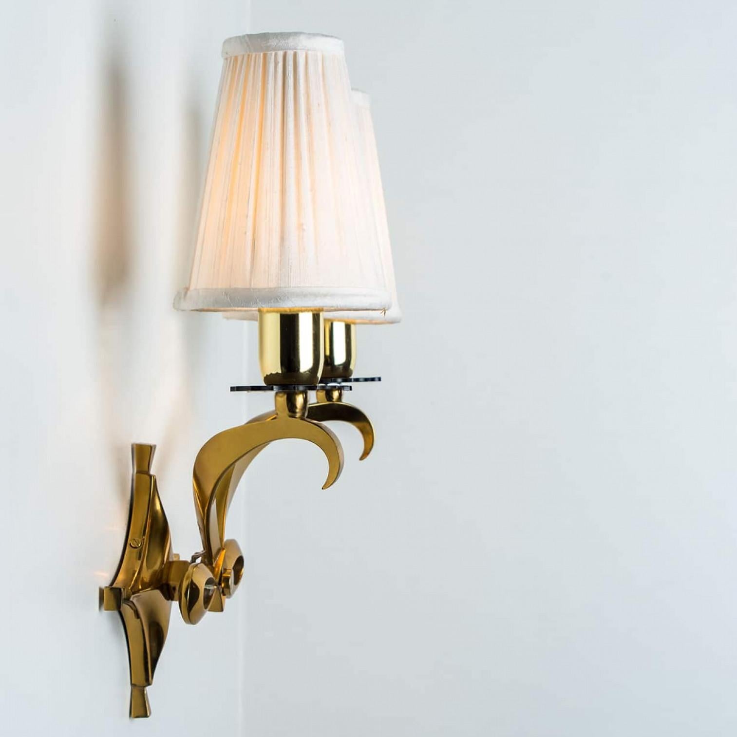 Coppia di lampade da parete in oro e ottone, Leleu, 1960 in vendita 9