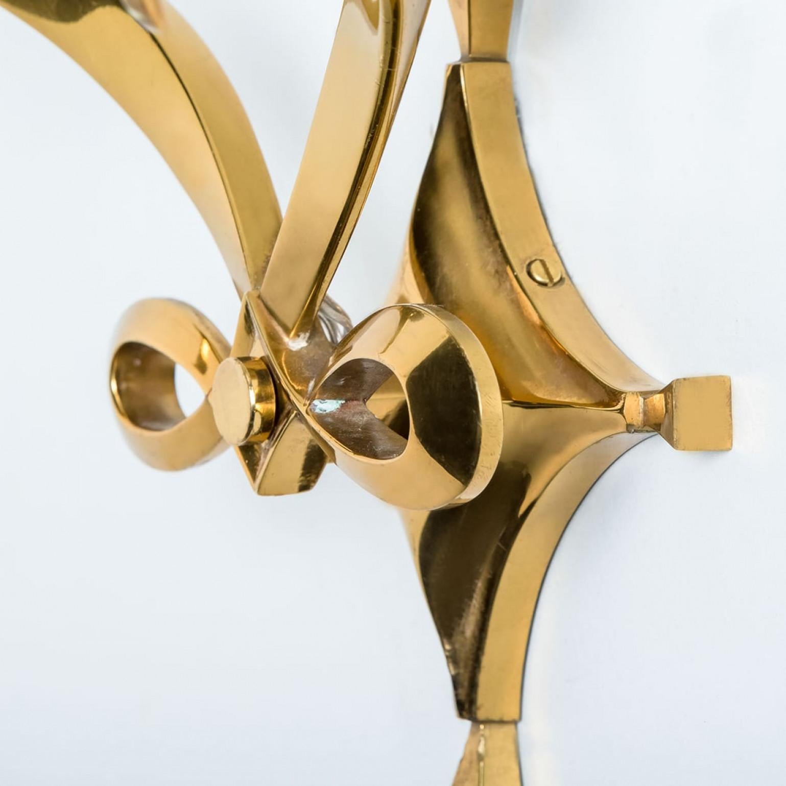 Francese Coppia di lampade da parete in oro e ottone, Leleu, 1960 in vendita