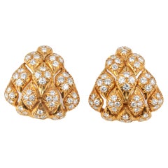 Paire de boucles d'oreilles pomme de pin en or et diamant