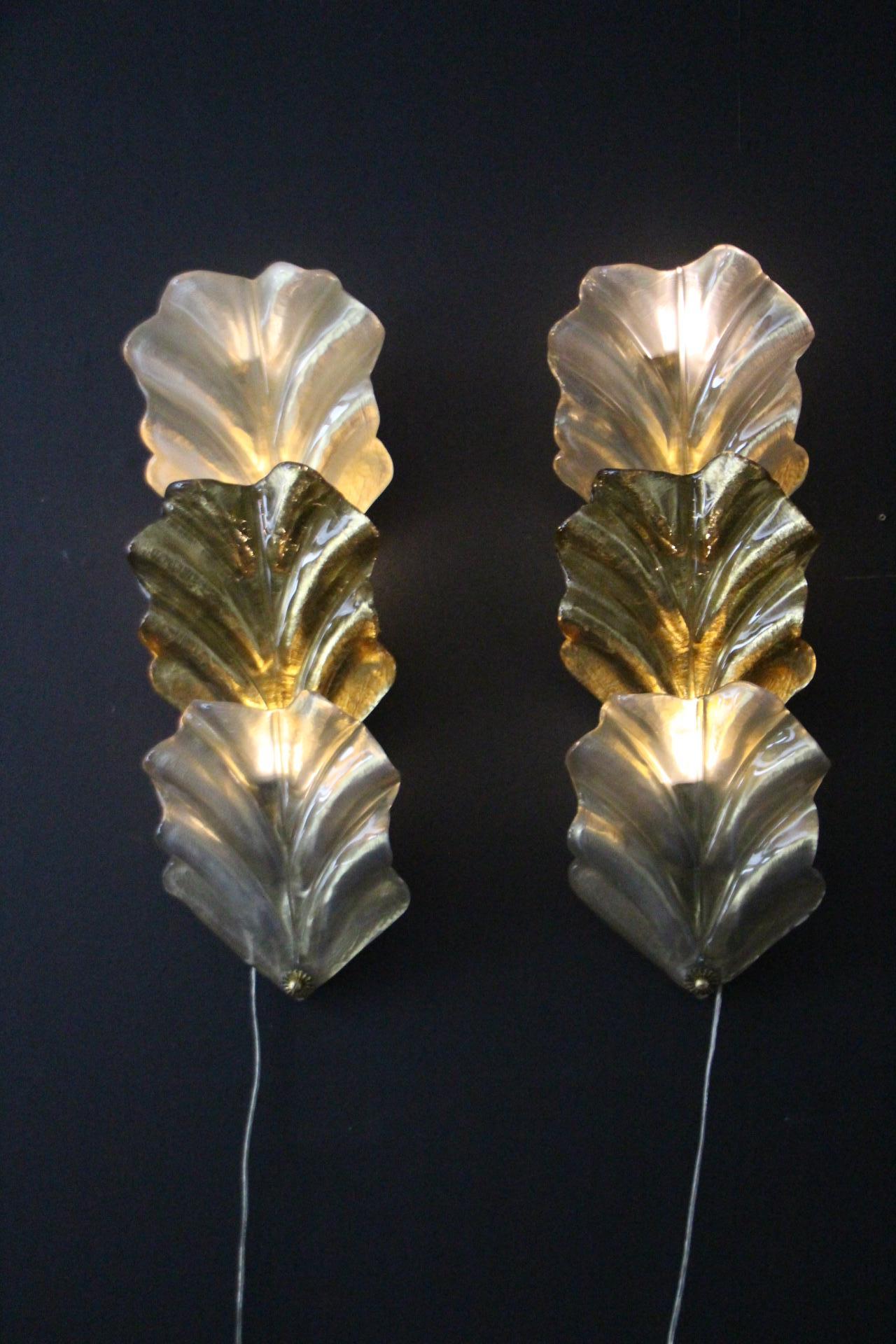 Coppia di lampade a foglia in vetro di Murano color oro e bianco perlato in stile Barovier in vendita 3
