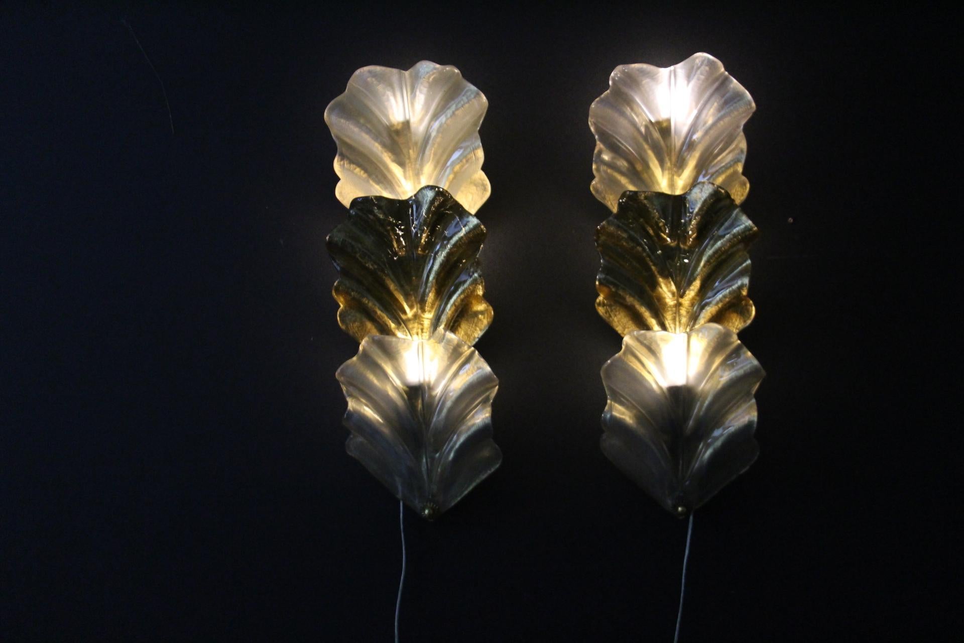 Coppia di lampade a foglia in vetro di Murano color oro e bianco perlato in stile Barovier in vendita 4