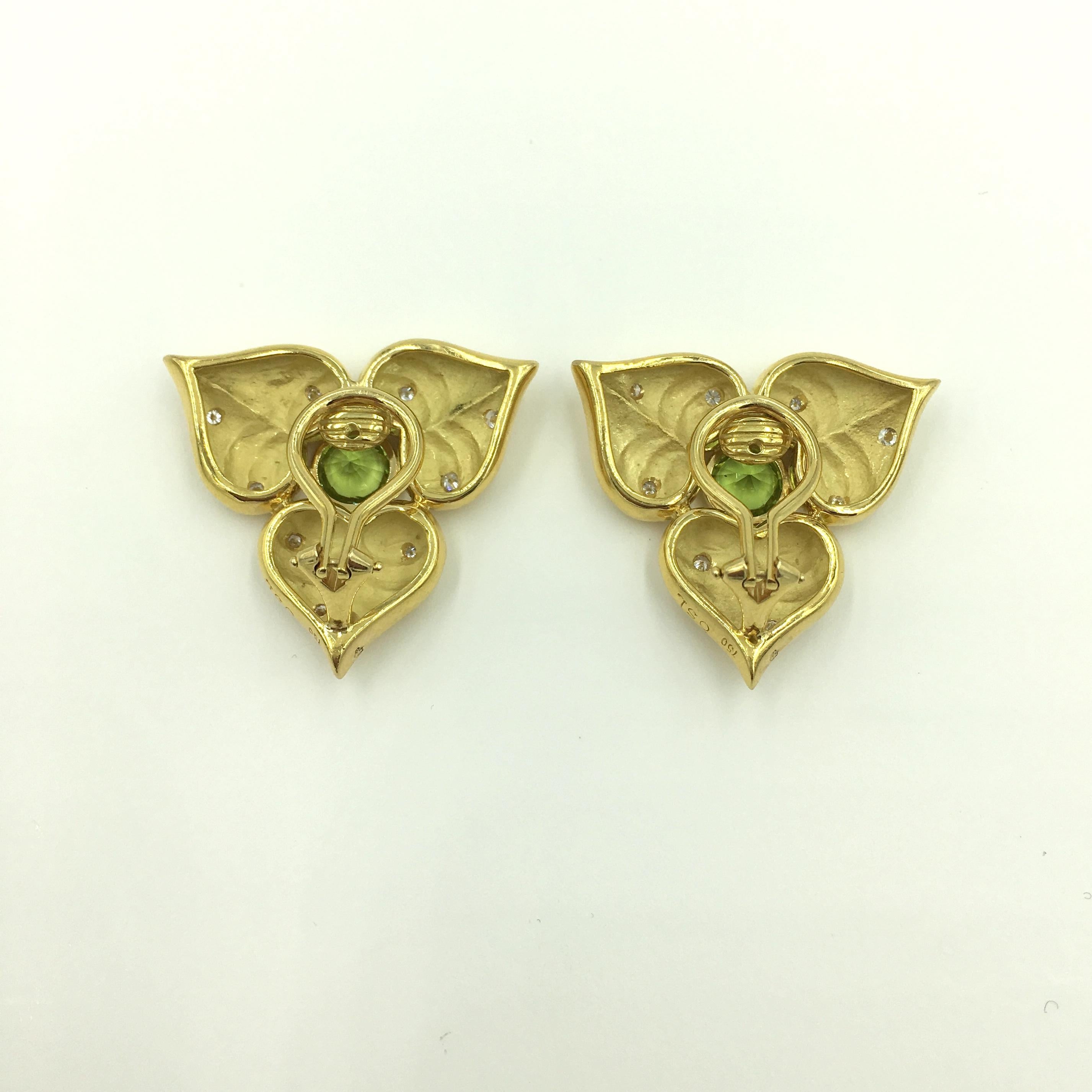 Pair of Gold and Peridot Flower Earrings In Excellent Condition In New York, NY