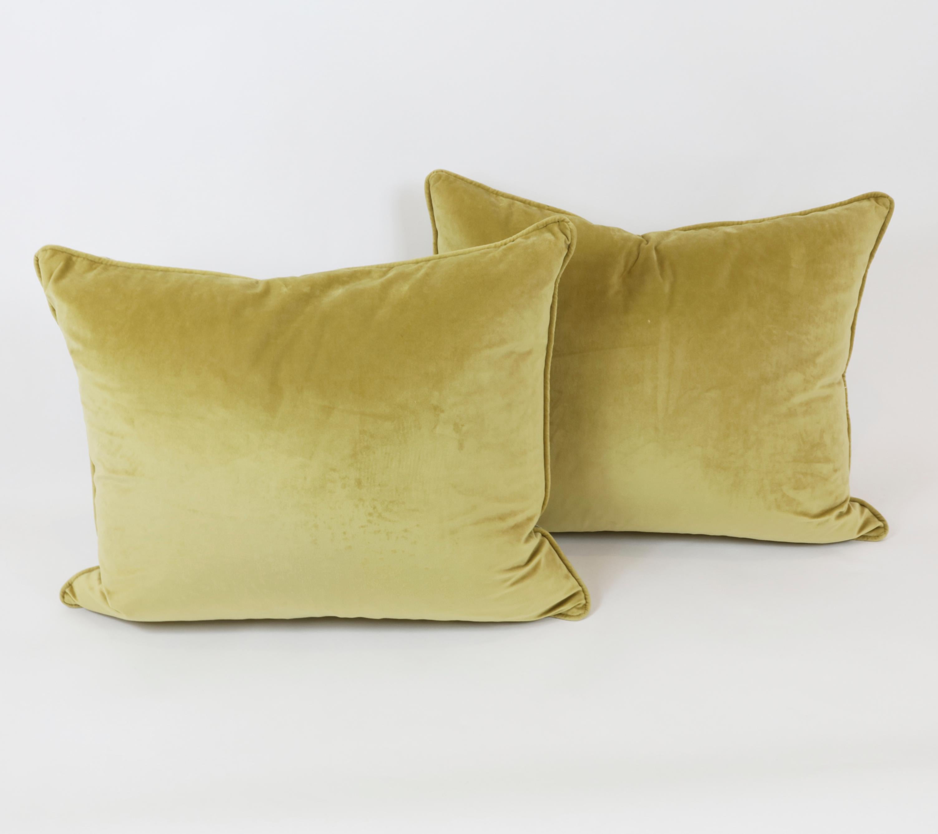 Pair of Gold and Silver Pillows In Good Condition In Bridgehampton, NY