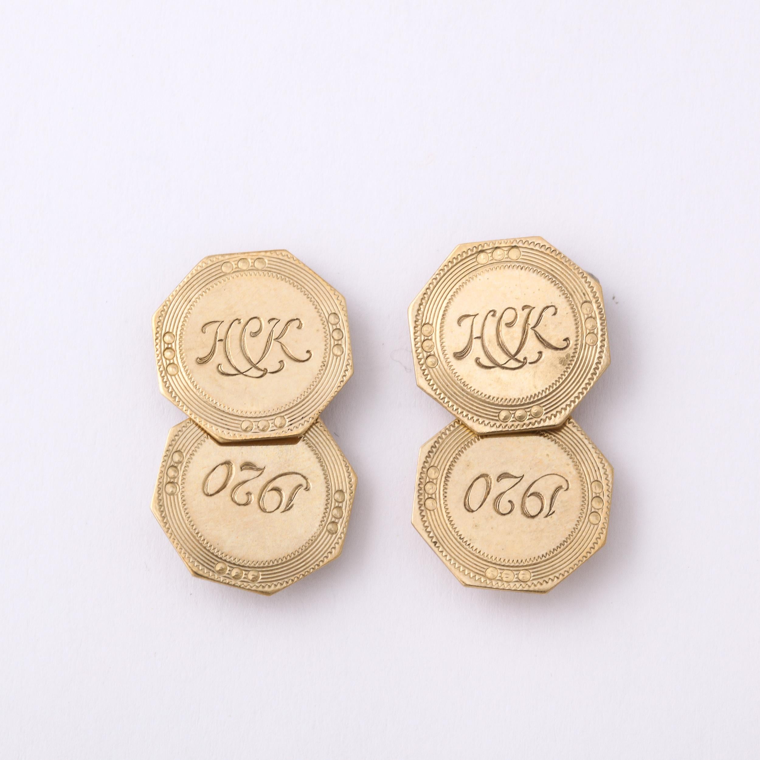 Pair of Gold Art Deco Monogrammed Cufflinks In Excellent Condition For Sale In New York, NY