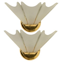 Paire d'appliques opalines à feuilles en laiton doré dans le style de Hillebrand, 1970