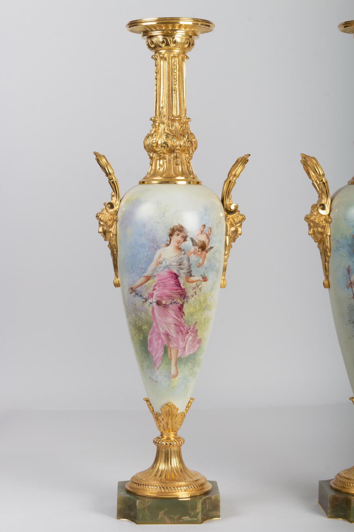 Pair of gilt bronze vases, painted porcelain and onyx, 19th century, Napoleon III period

Measures: H 63cm, W 23cm, D 14cm.