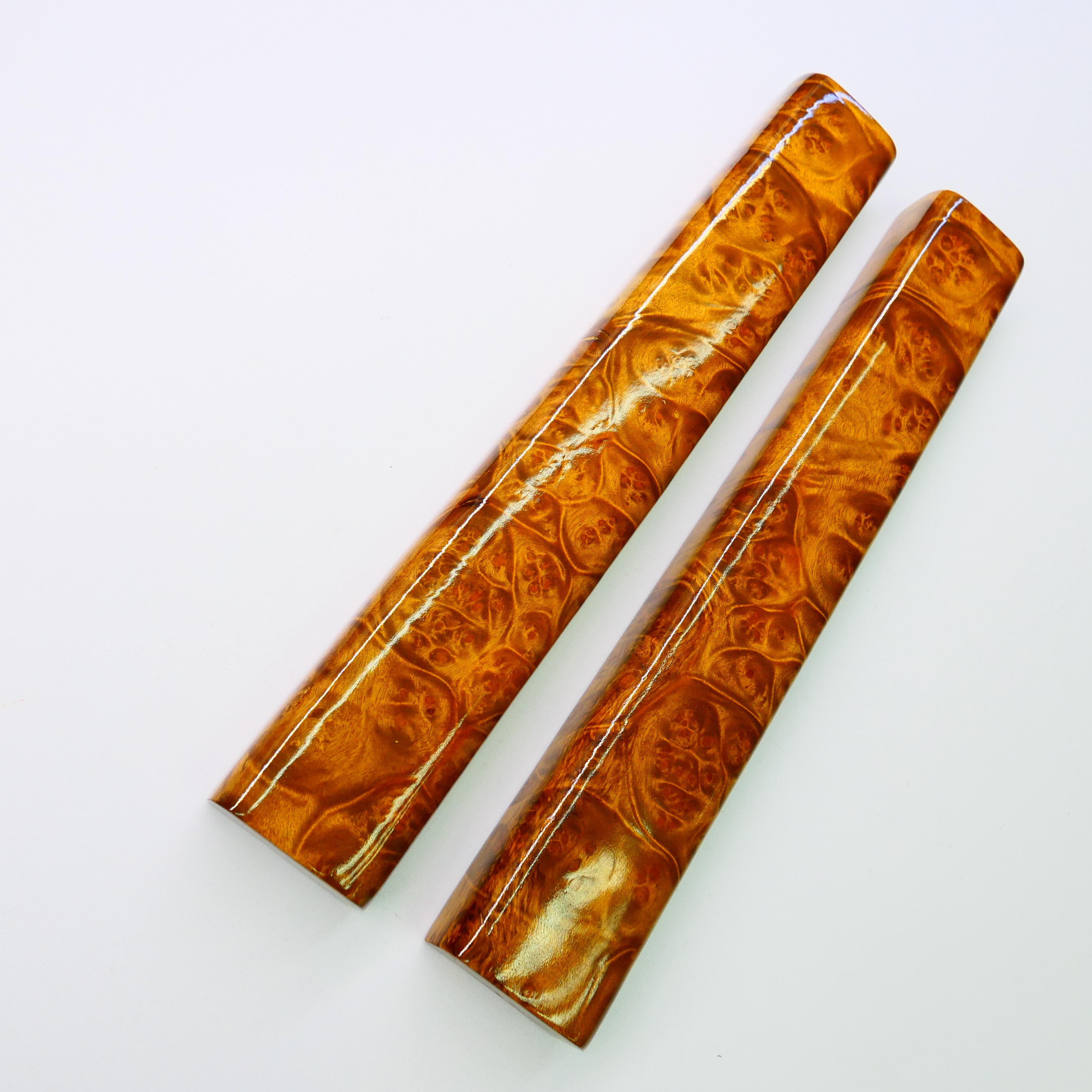 Paire de poids de papier en bois de camphor doré pour calligraphie chinoise en vente 12