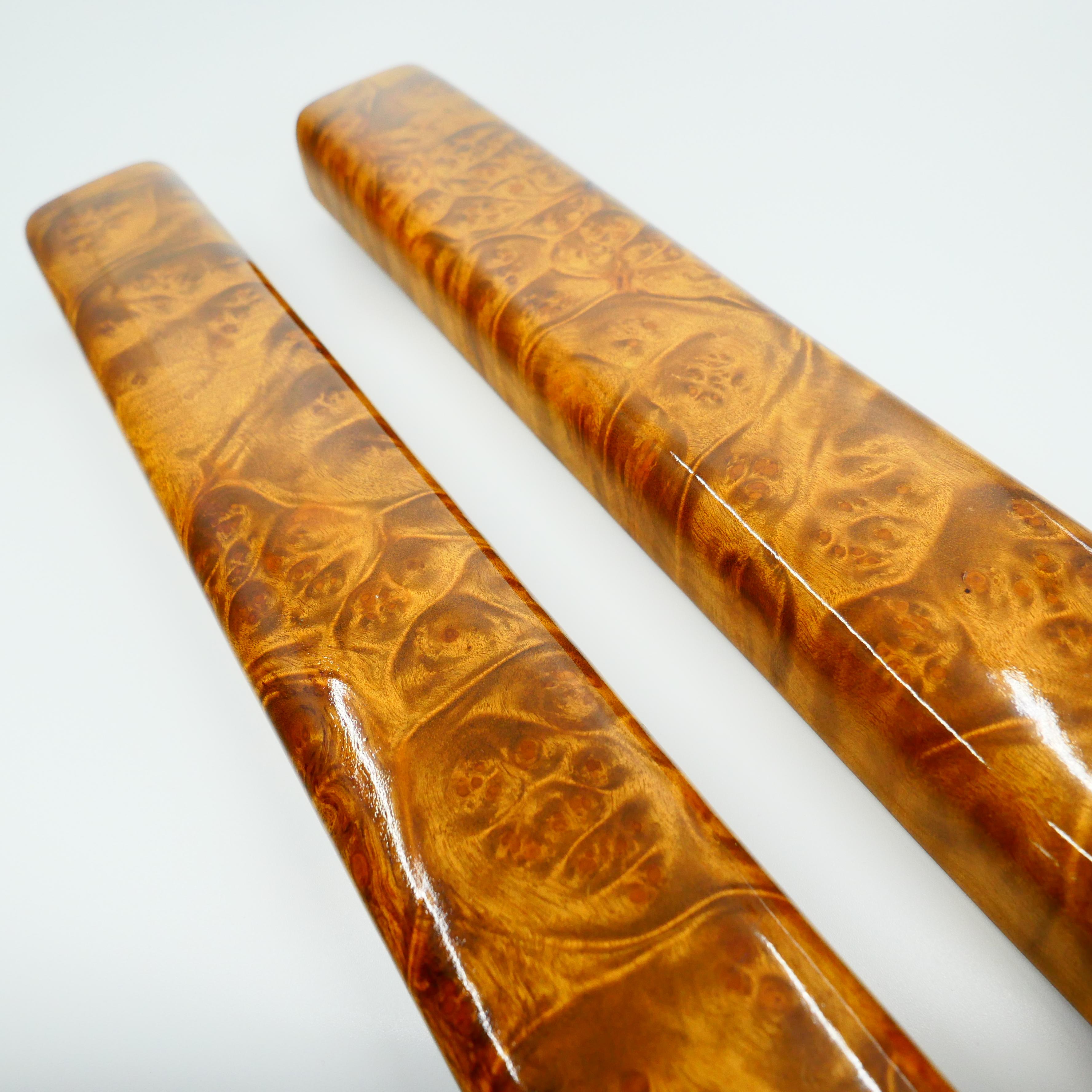 Paire de poids de papier en bois de camphor doré pour calligraphie chinoise en vente 3