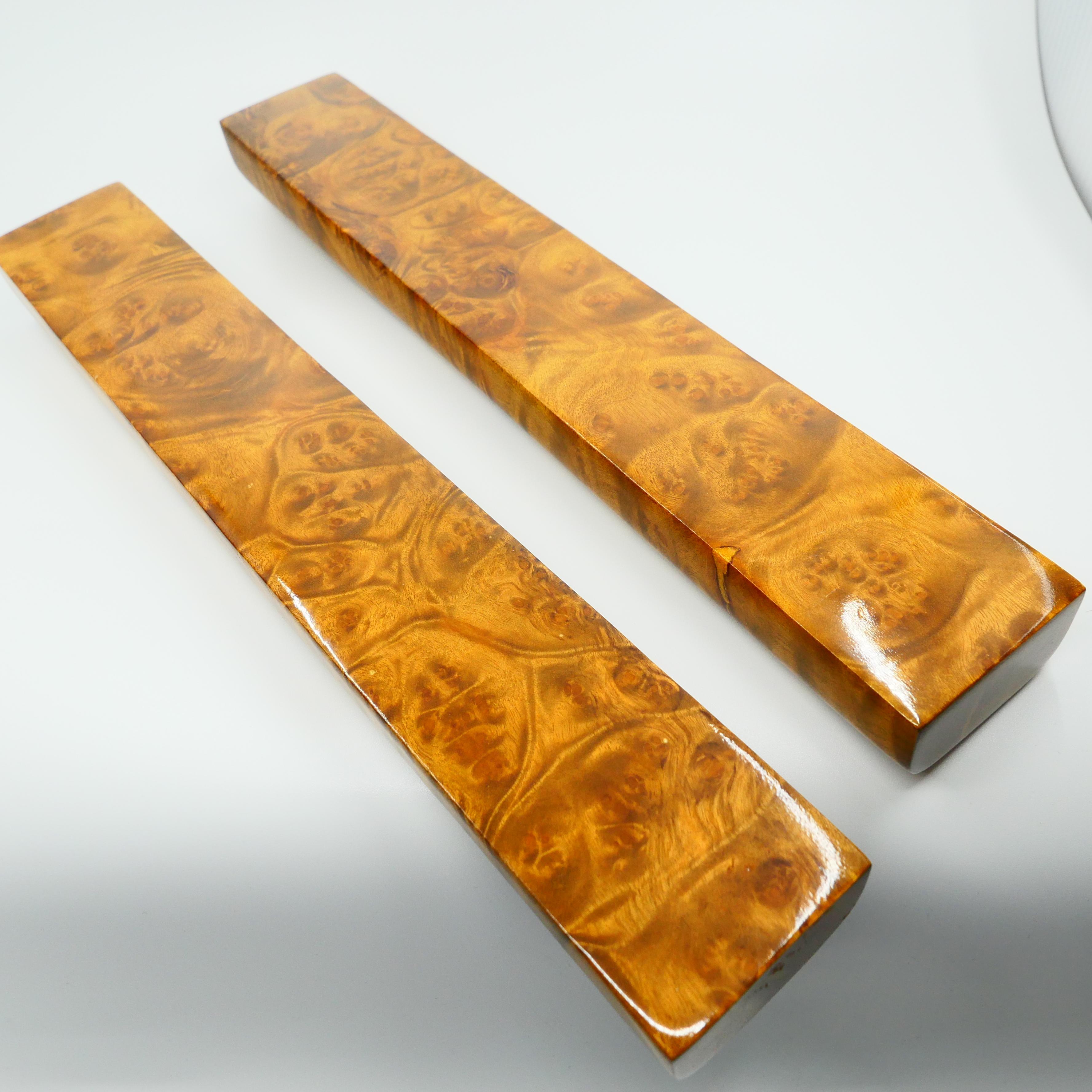 Paire de poids de papier en bois de camphor doré pour calligraphie chinoise en vente 5