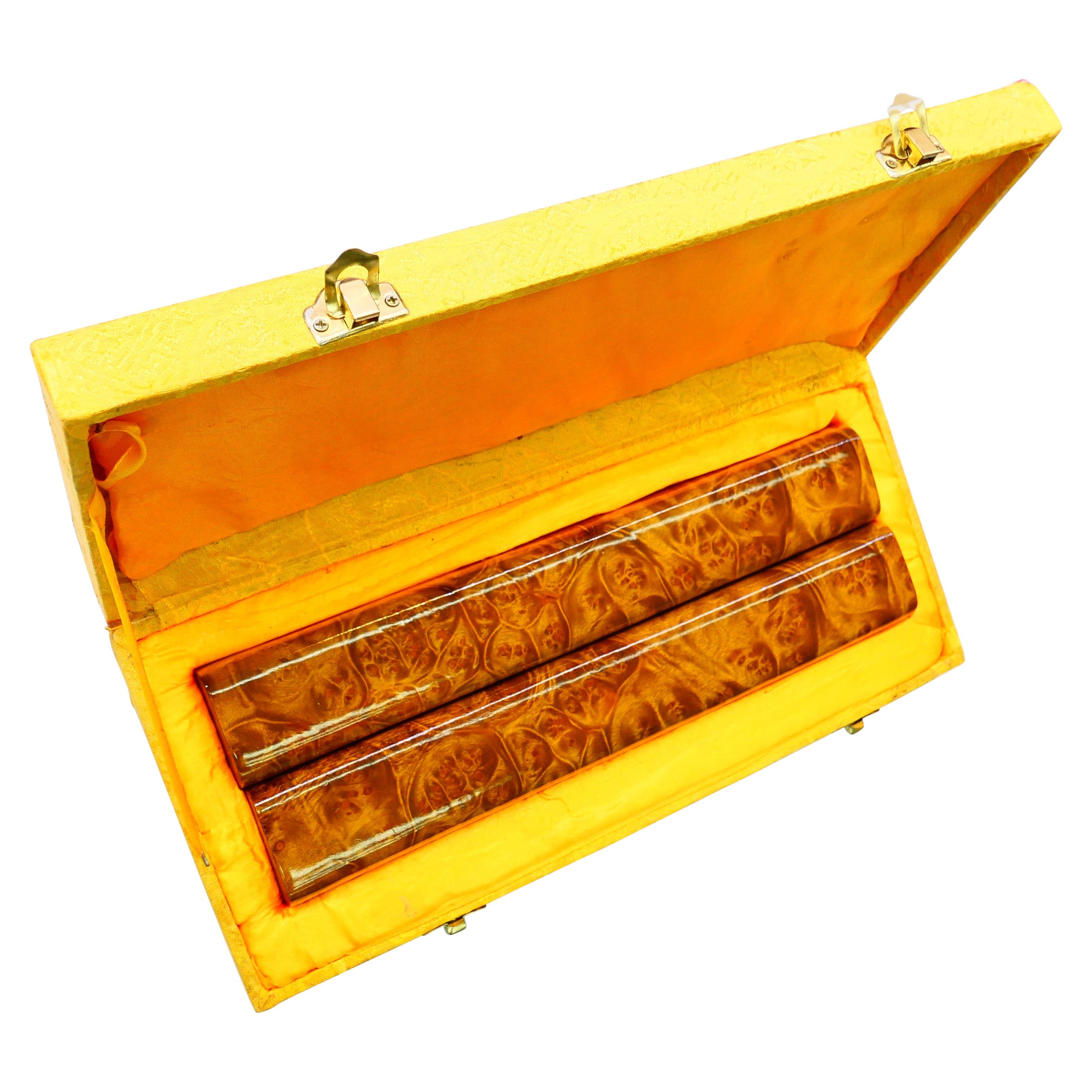 Paire de poids de papier en bois de camphor doré pour calligraphie chinoise en vente