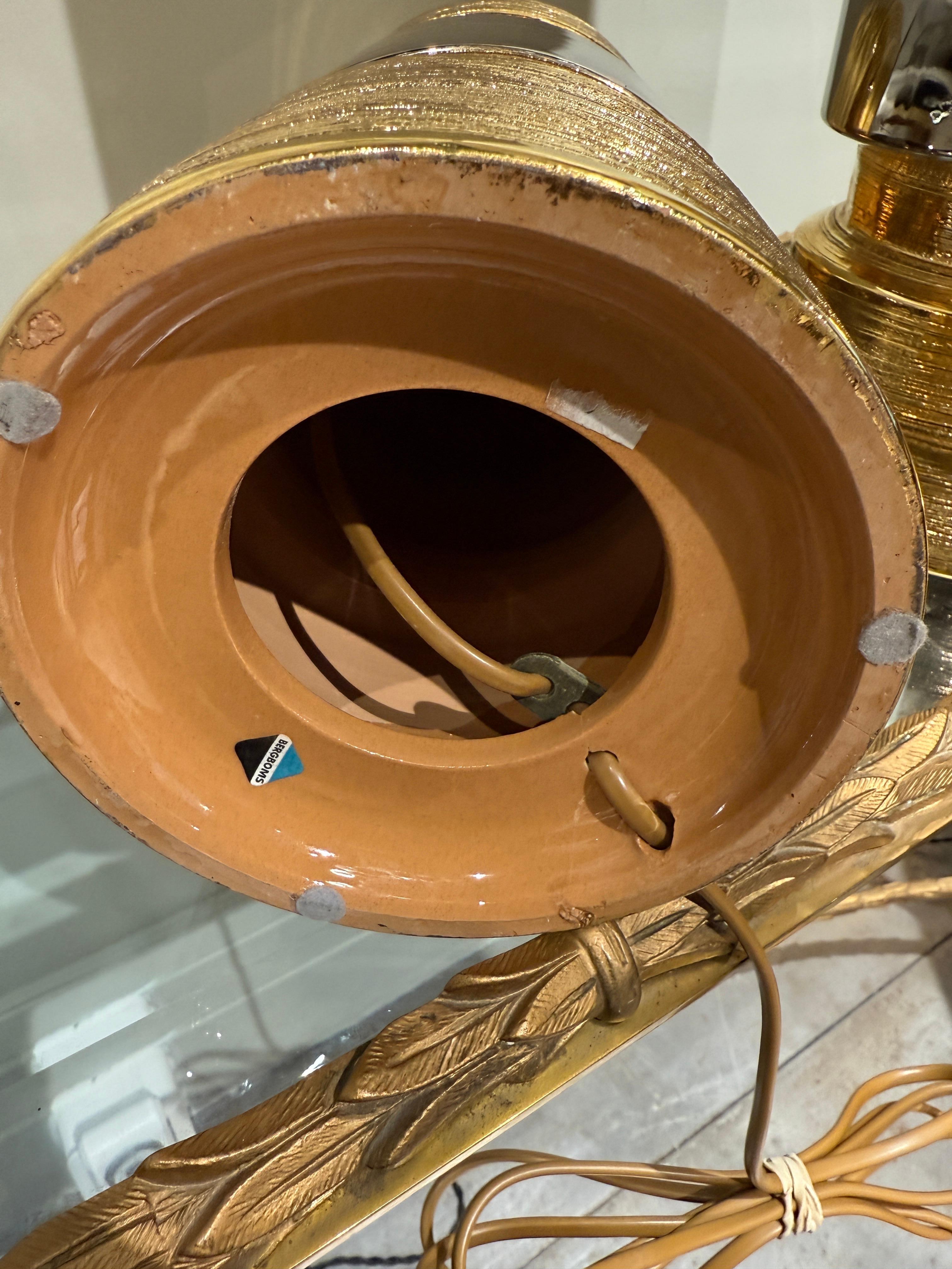 Émaillé Paire de lampes en céramique dorée Bergboms Suède 1970 en vente