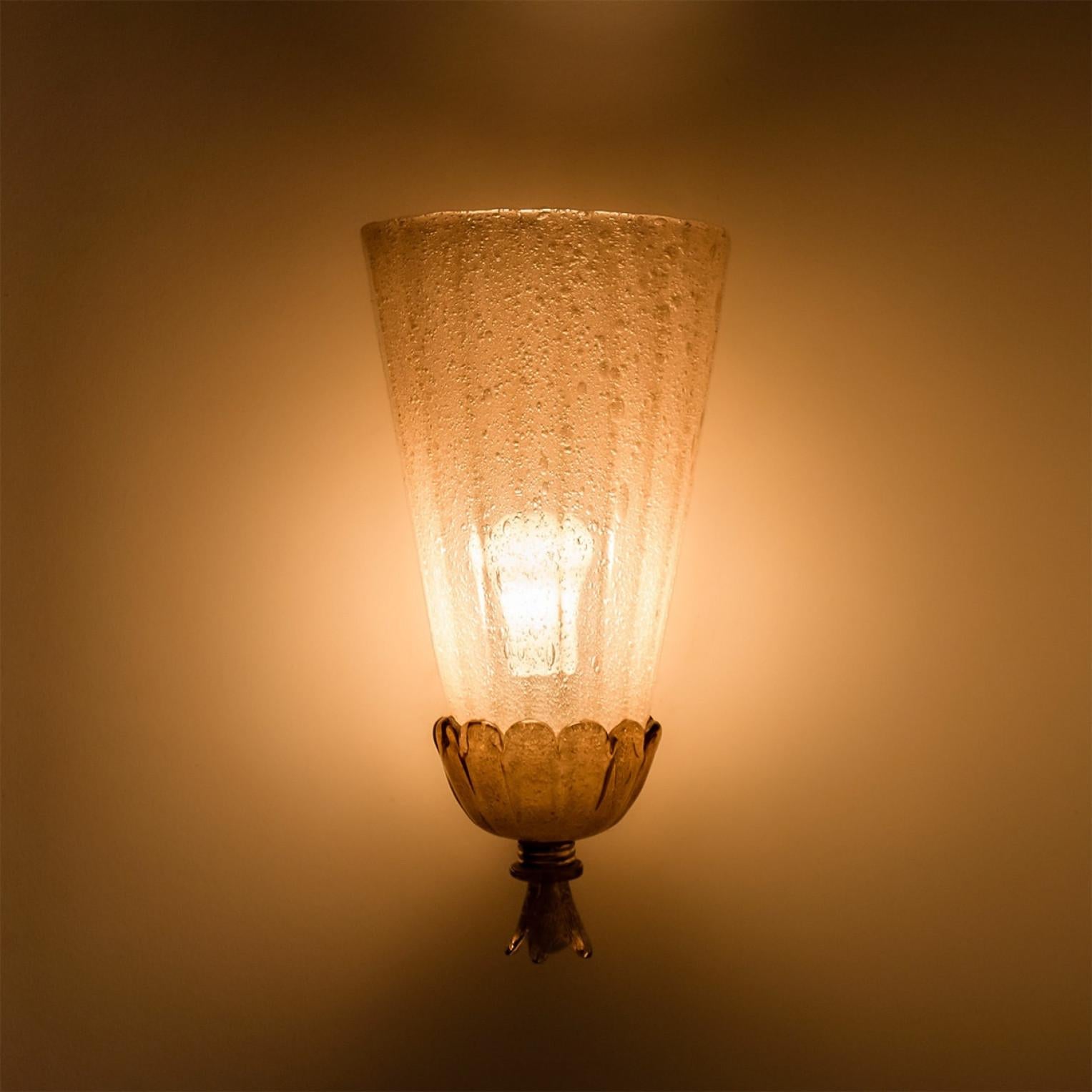 Pareja de apliques de cristal cáliz dorado y latón Barovier, 1960 en venta 2