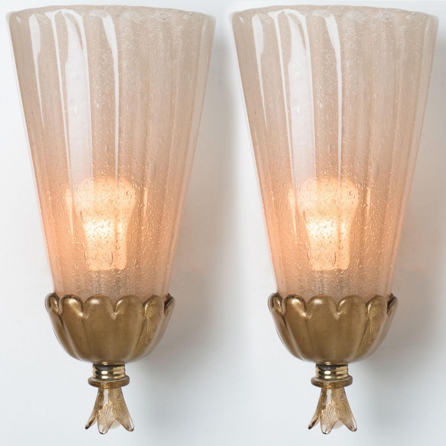 Pareja de apliques de cristal cáliz dorado y latón Barovier, 1960 en venta 3