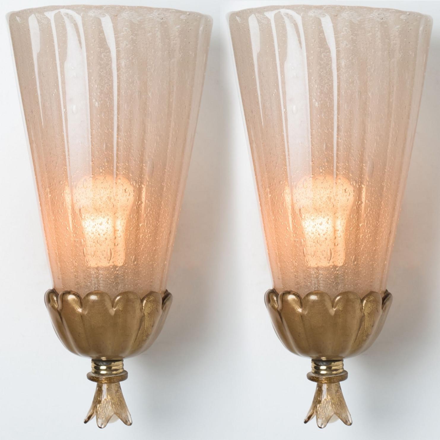 Pareja de apliques de cristal cáliz dorado y latón Barovier, 1960 en venta 3