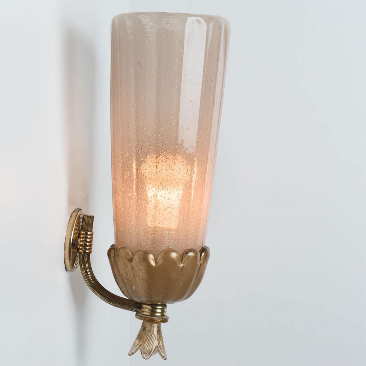 Coppia di lampade da parete in ottone e vetro a calice dorato Barovier, 1960 In condizioni buone in vendita a Rijssen, NL