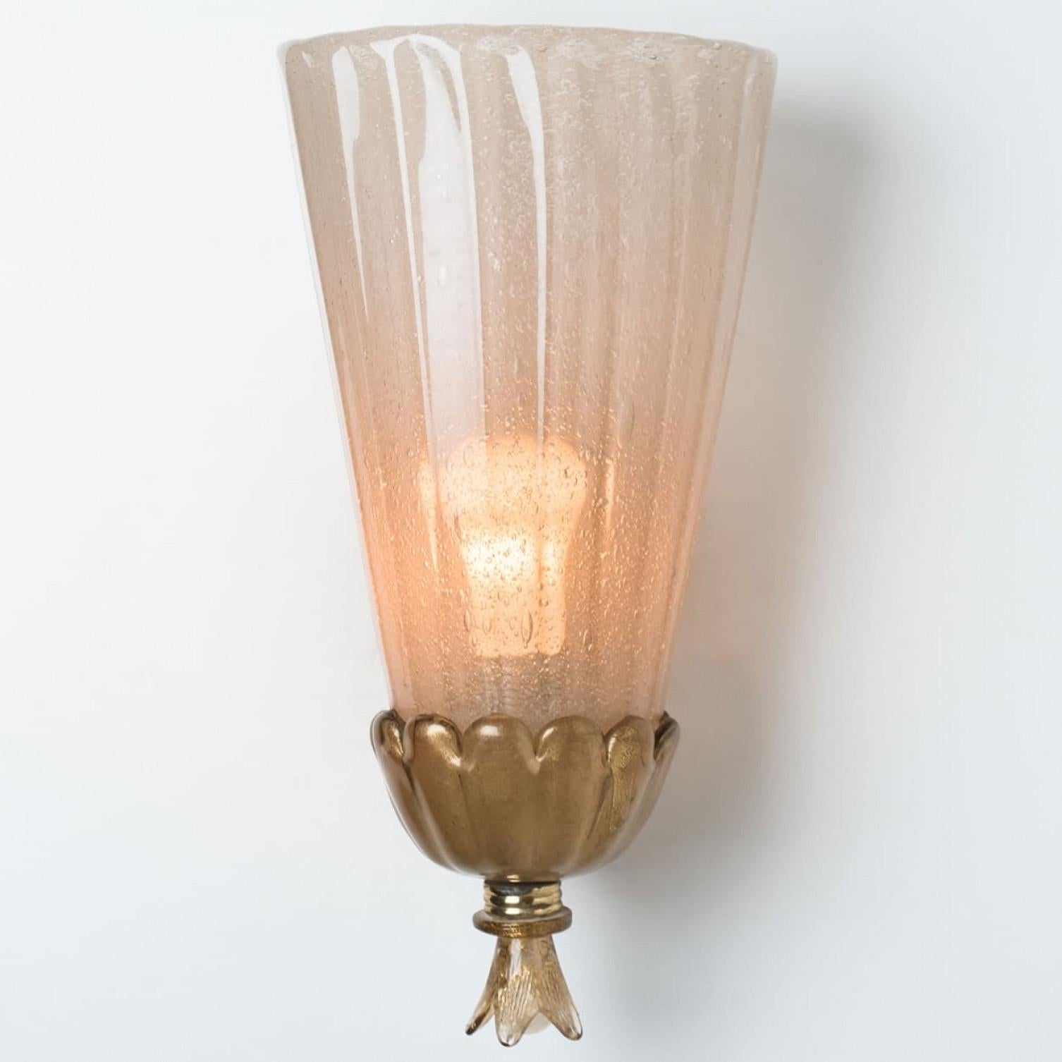 Pareja de apliques de cristal cáliz dorado y latón Barovier, 1960 mediados del siglo XX en venta