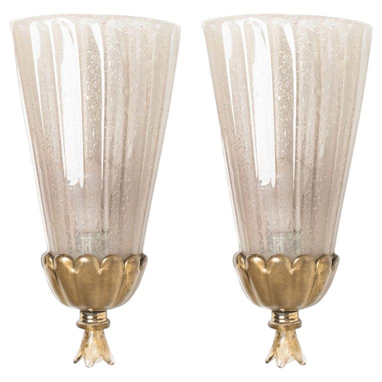 Pareja de apliques de cristal cáliz dorado y latón Barovier, 1960 en venta