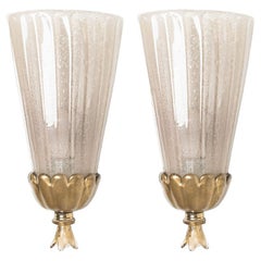 Coppia di lampade da parete in ottone e vetro a calice dorato Barovier, 1960