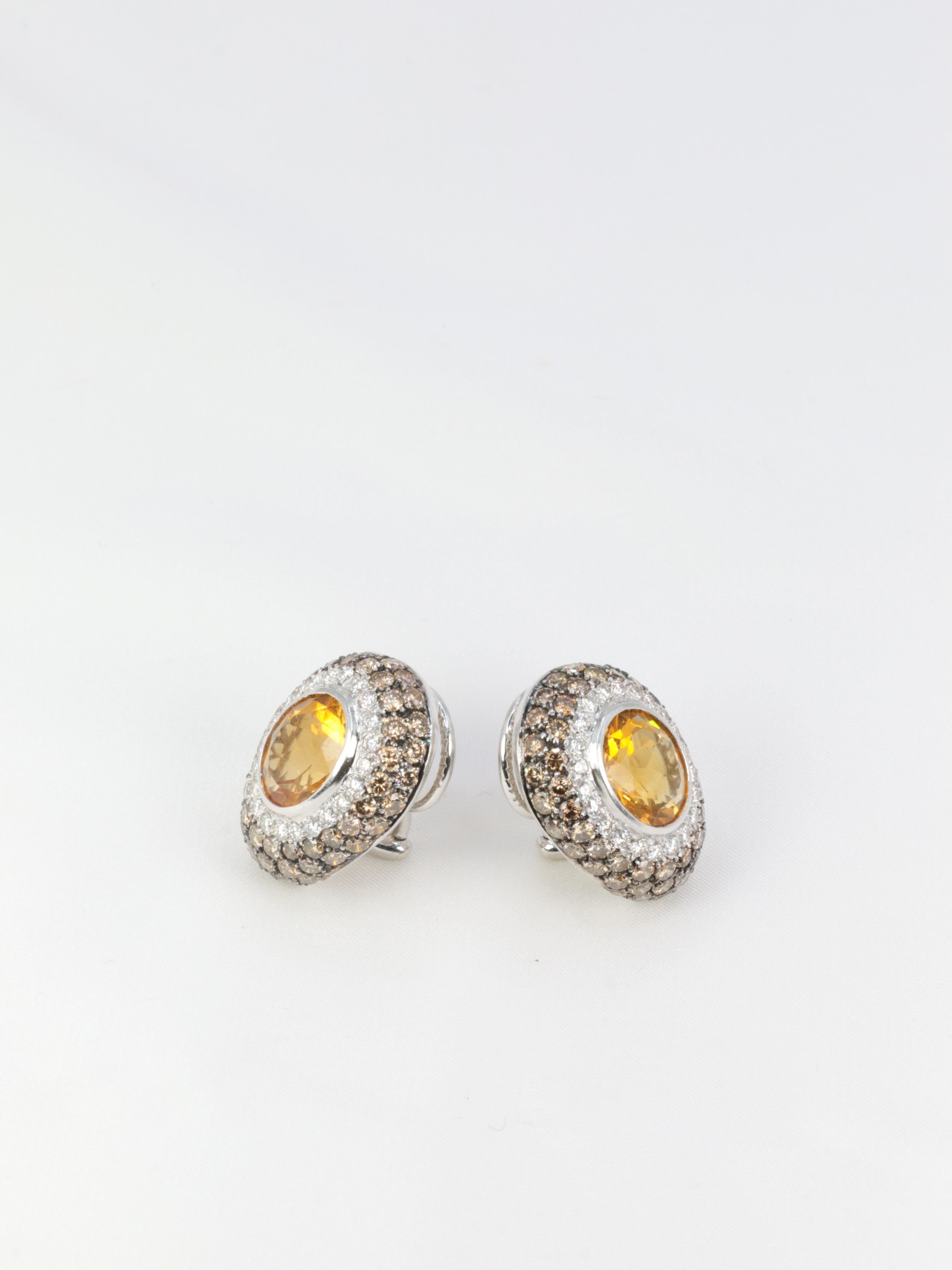 Pair of Gold, Citrines, White and Champagne Diamonds Earrings In Excellent Condition For Sale In PARIS, FR