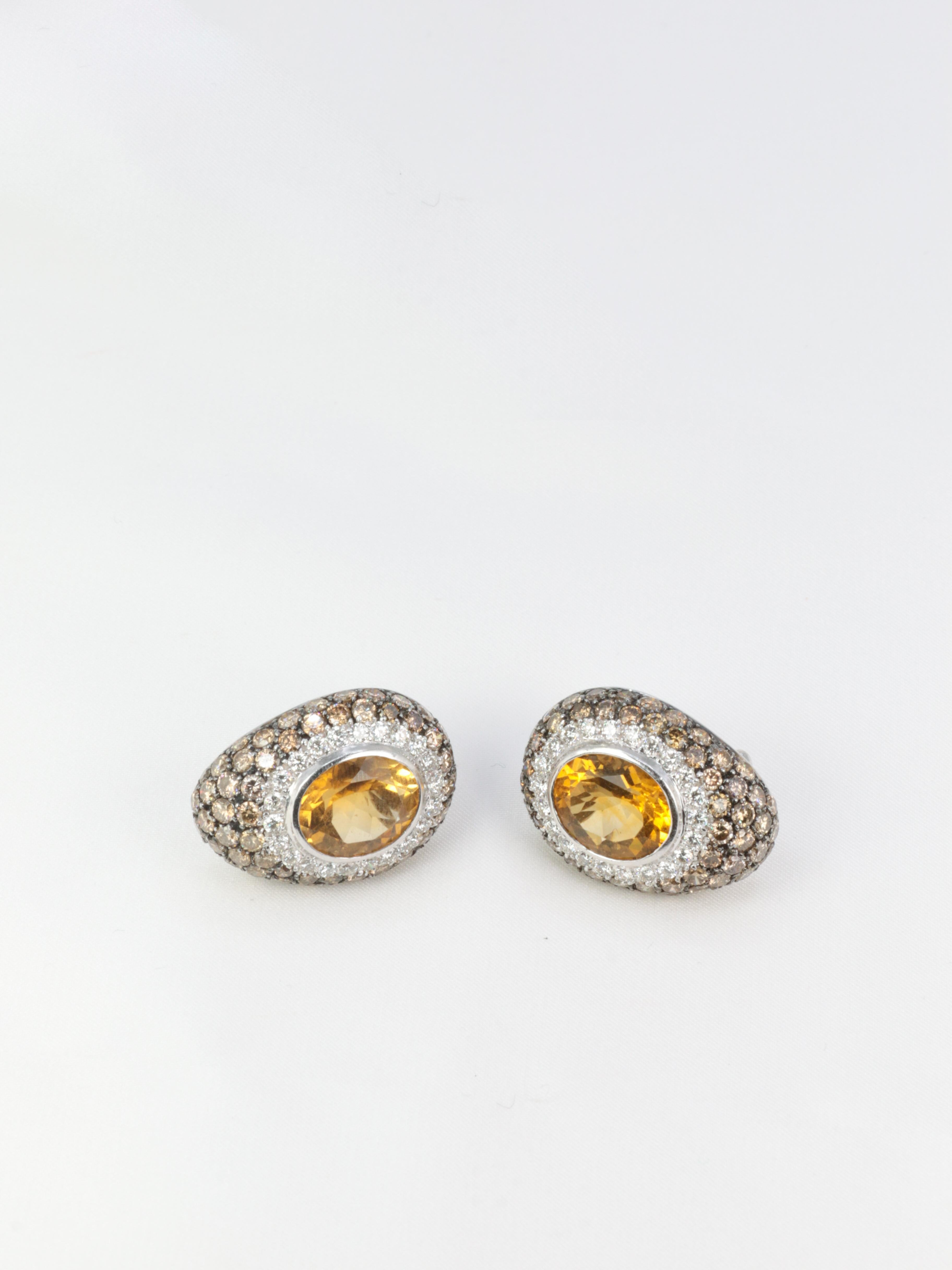 Pair of Gold, Citrines, White and Champagne Diamonds Earrings For Sale 2