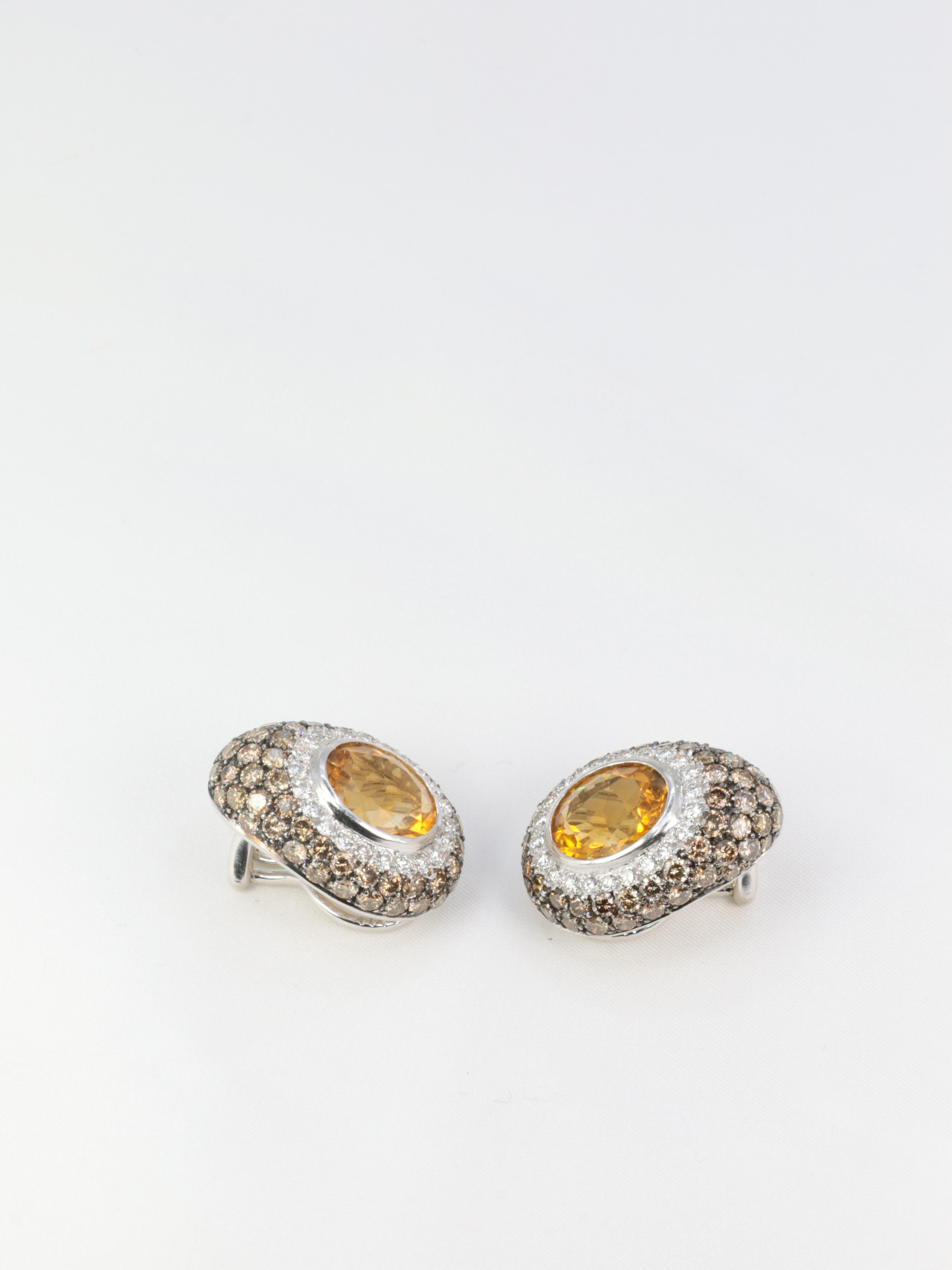 Pair of Gold, Citrines, White and Champagne Diamonds Earrings For Sale 4