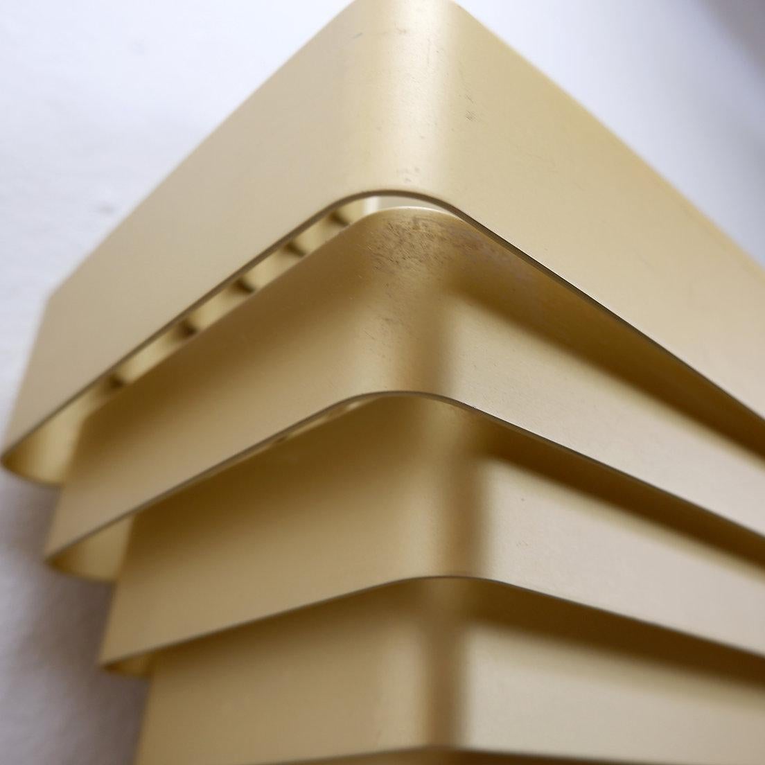 Coppia di lampade da parete in alluminio color oro di Jules Wabbes - 2 coppie disponibili (1) In condizioni buone in vendita a Linkebeek, BE