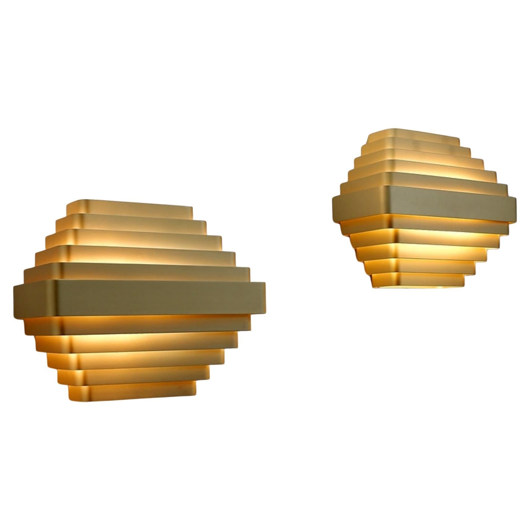 Coppia di lampade da parete in alluminio color oro di Jules Wabbes - 2 coppie disponibili (1)