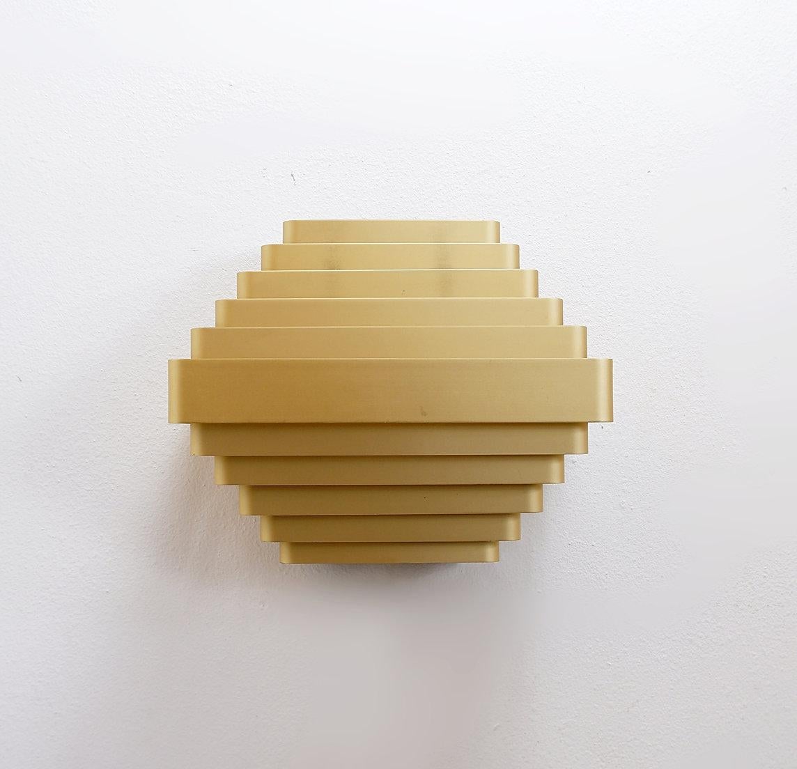 Coppia di lampade da parete in alluminio color oro di Jules Wabbes - 2 coppie disponibili (2) in vendita 4