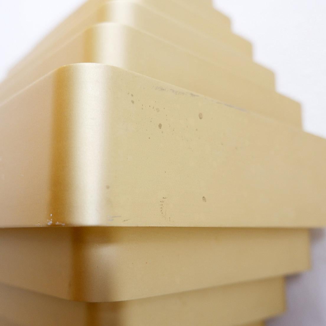 Coppia di lampade da parete in alluminio color oro di Jules Wabbes - 2 coppie disponibili (2) in vendita 7