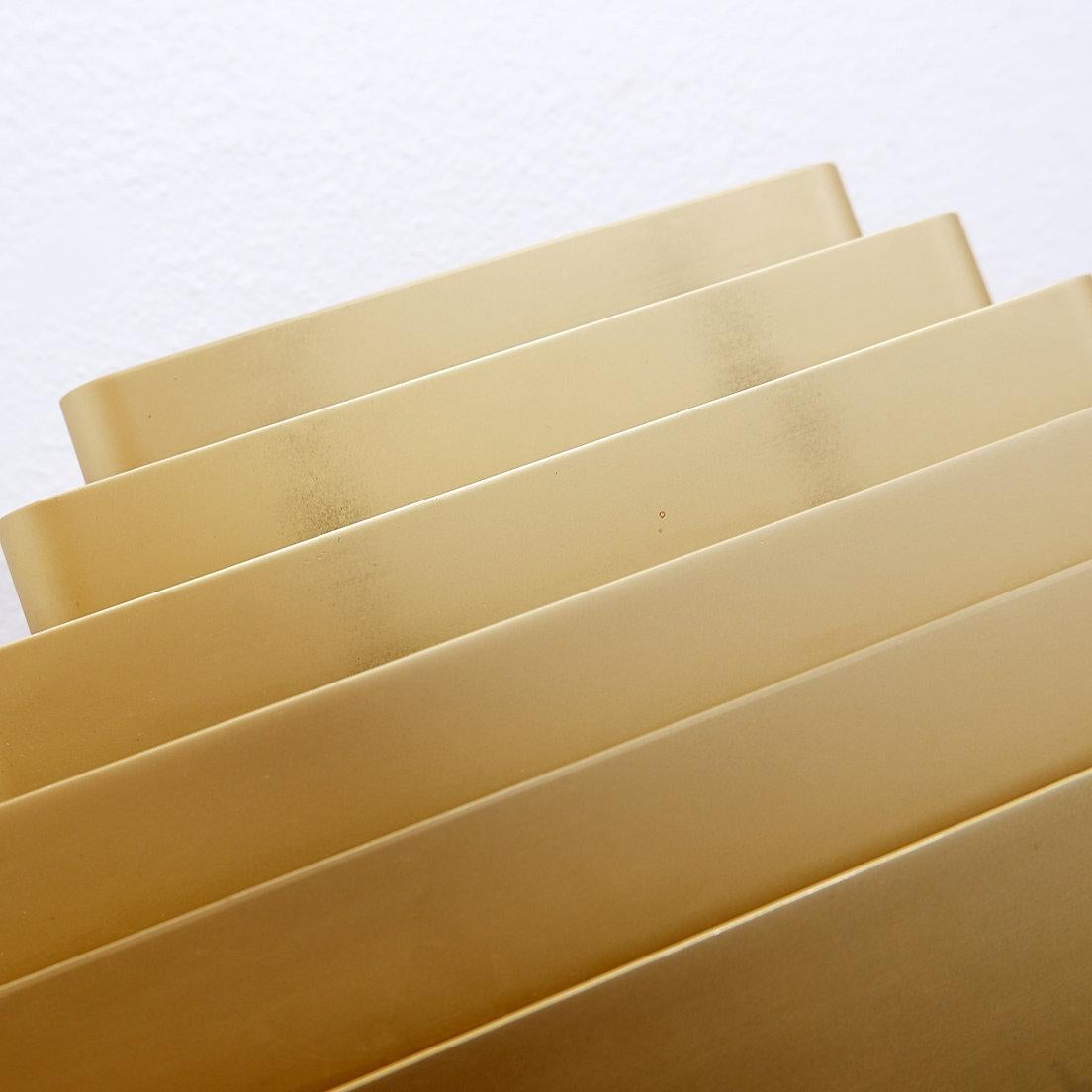 Mid-Century moderno Coppia di lampade da parete in alluminio color oro di Jules Wabbes - 2 coppie disponibili (2) in vendita