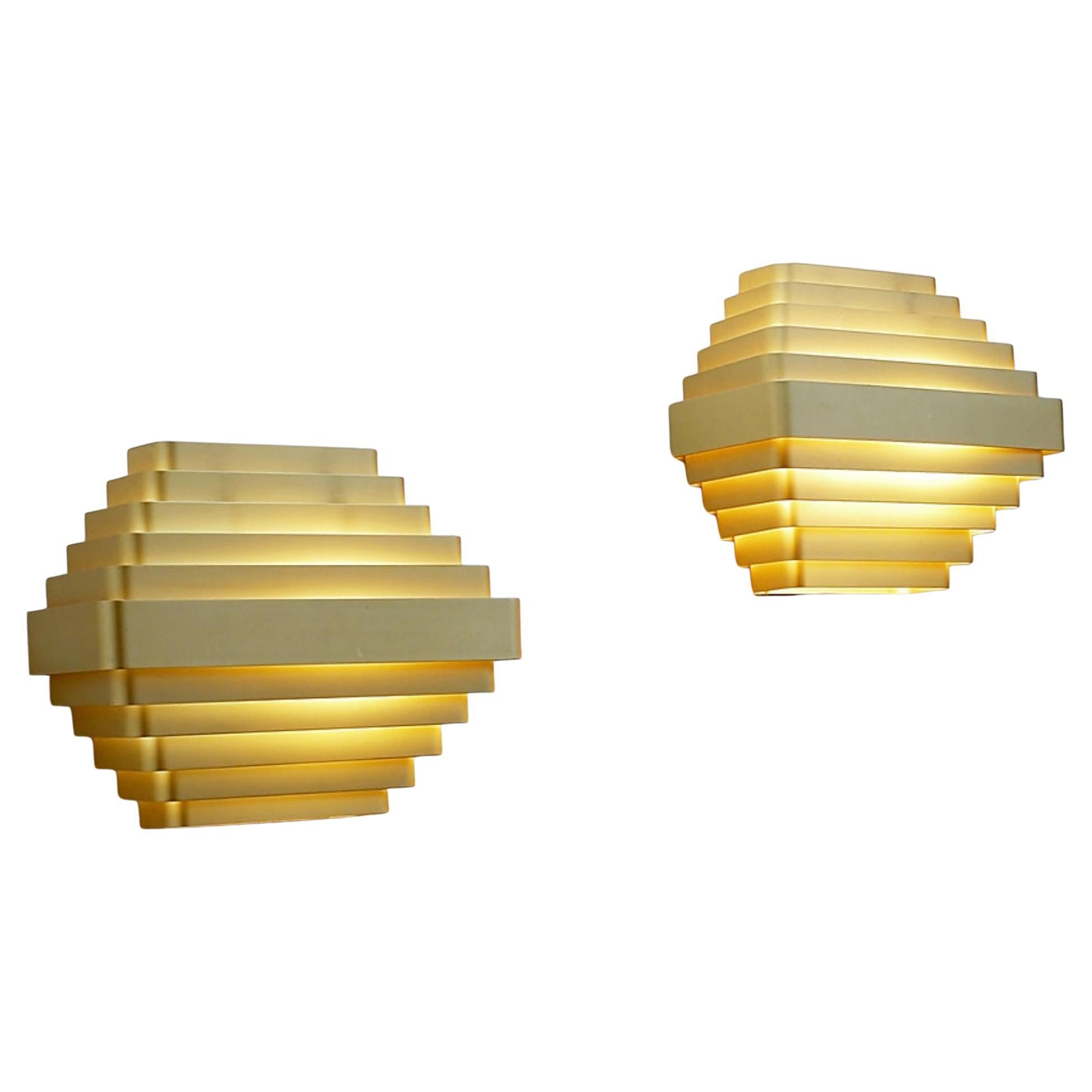 Coppia di lampade da parete in alluminio color oro di Jules Wabbes - 2 coppie disponibili (2)