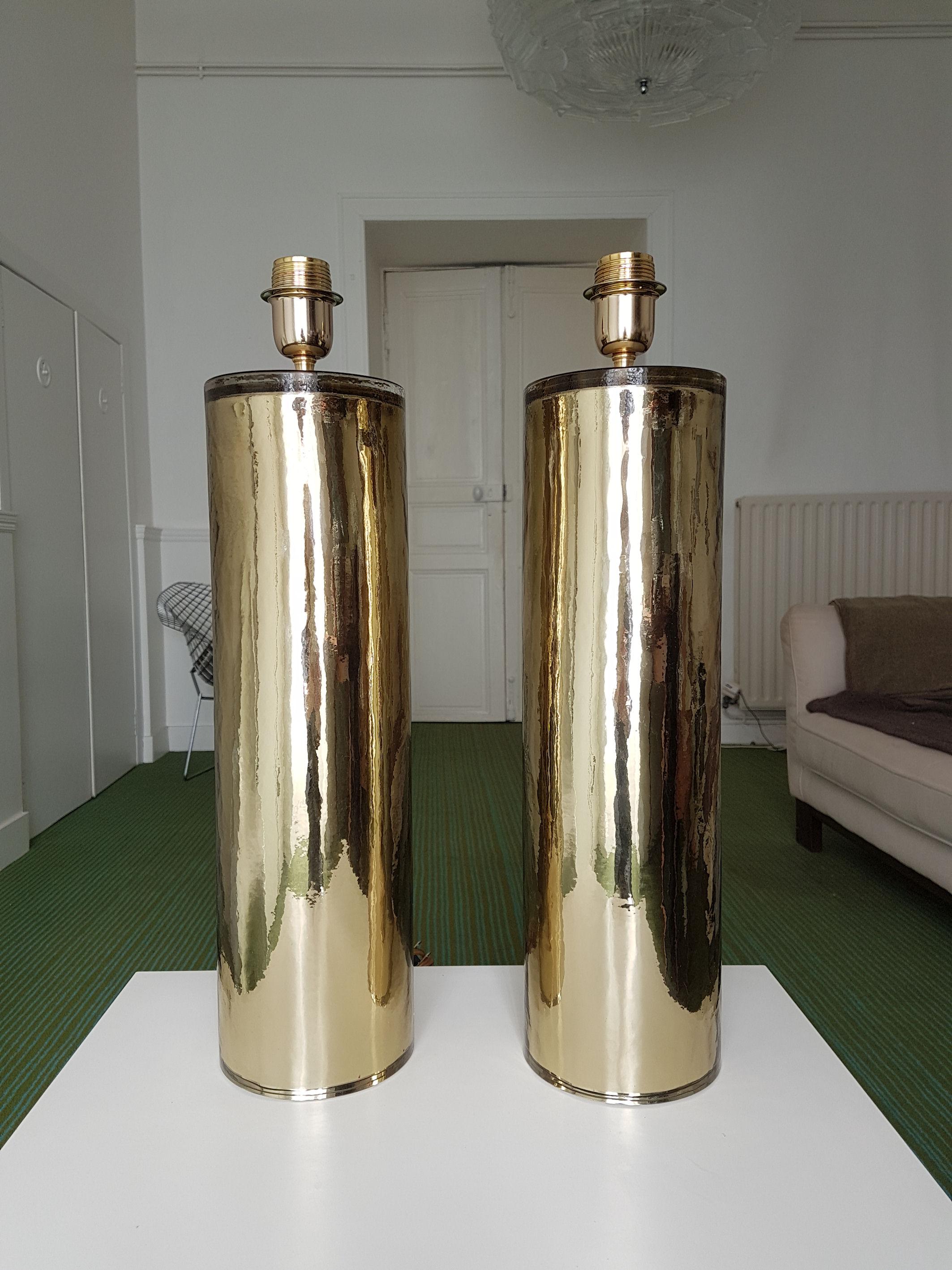 Pair of cylinder shape, mirrored gold Murano glass lamps.
With a beautiful quality, thickness of the glass.
Italy, 1970s. In the style of Venini.
They have been rewired.
Shades available on order only: black fabric outside, gold inside, D 15.75 in x