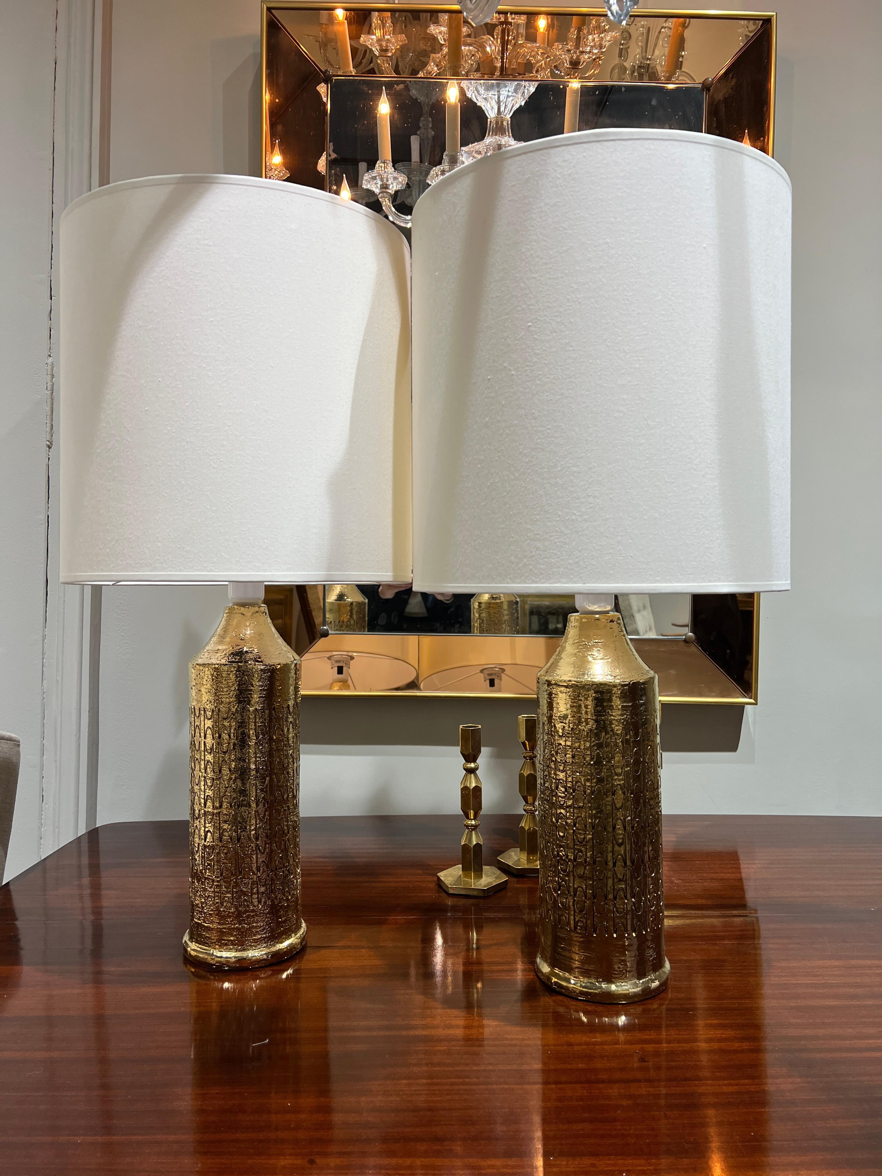 A pair of gold enameled ceramic lamps made by Bitossi ( Italy ) for Bergboms ( Sweden ) 
Circa 1970 

Measures: Base H 36 cm 
Diameter 12 cm.
  