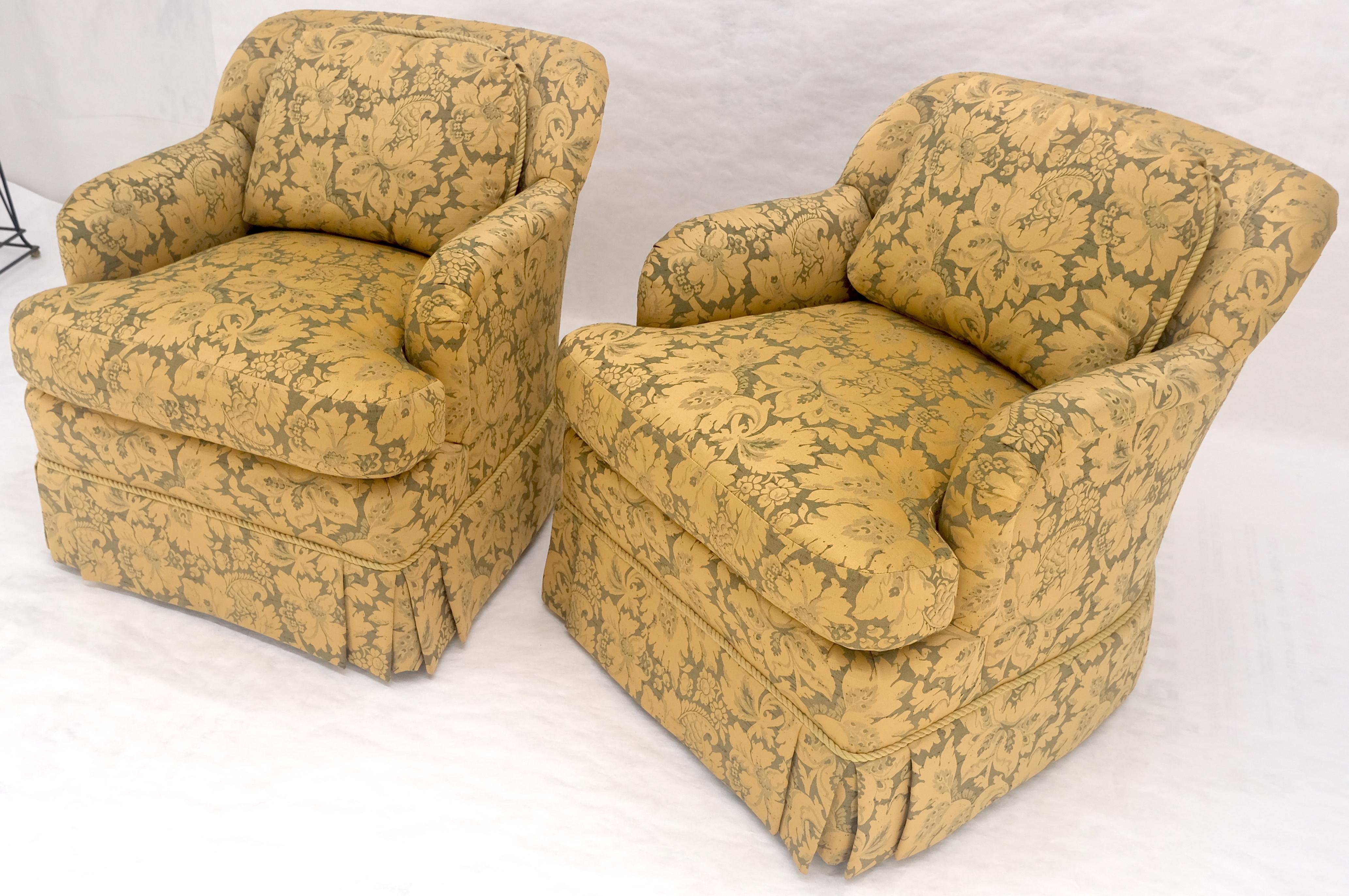 20ième siècle Paire de chaises longues en tapisserie d'ameublement à motifs floraux dorés par Thomasville MINT en vente