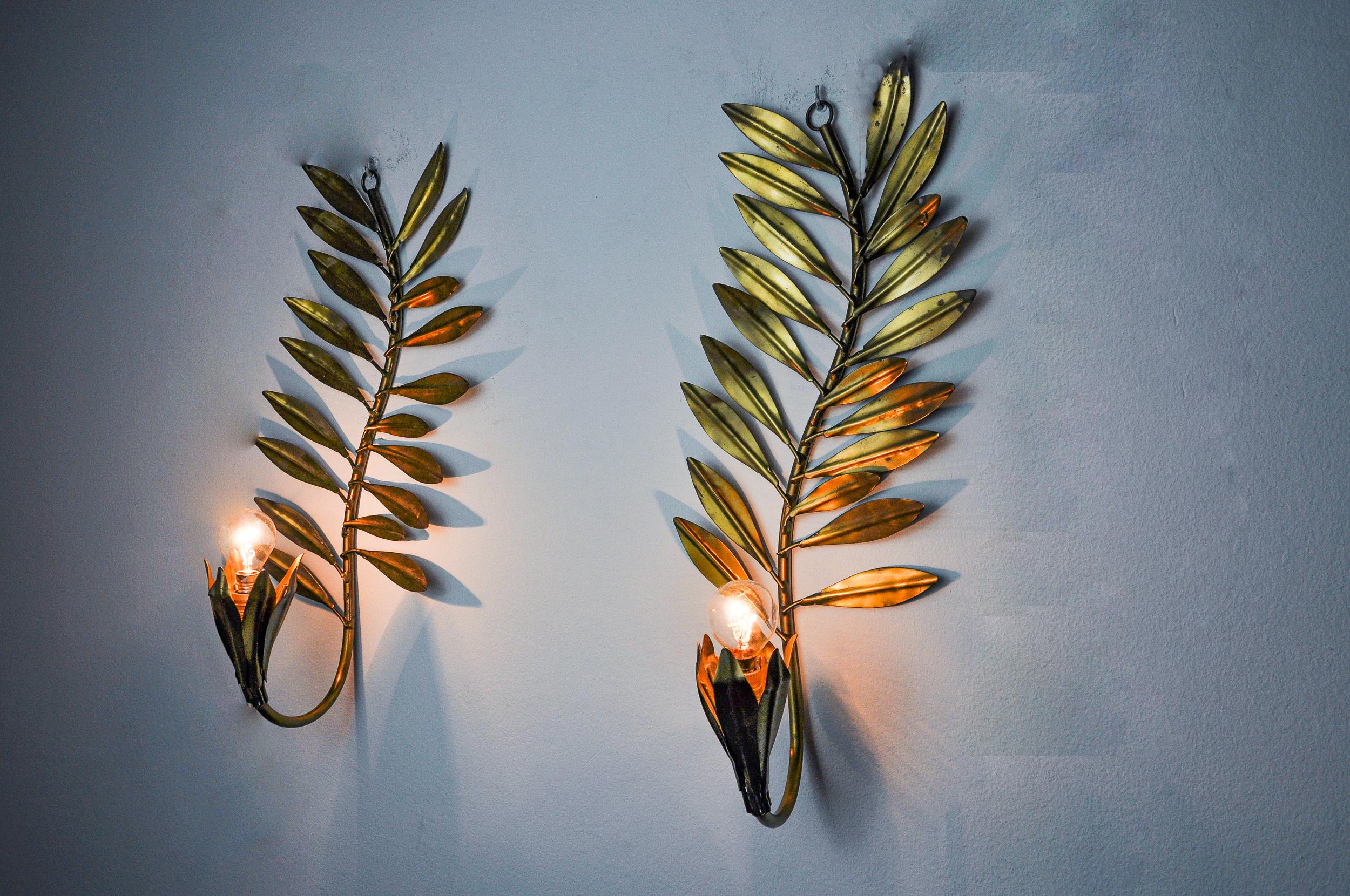 Paar goldene florale Wandleuchter von Ferro Arte, Spanien, 1980 im Zustand „Gut“ im Angebot in BARCELONA, ES