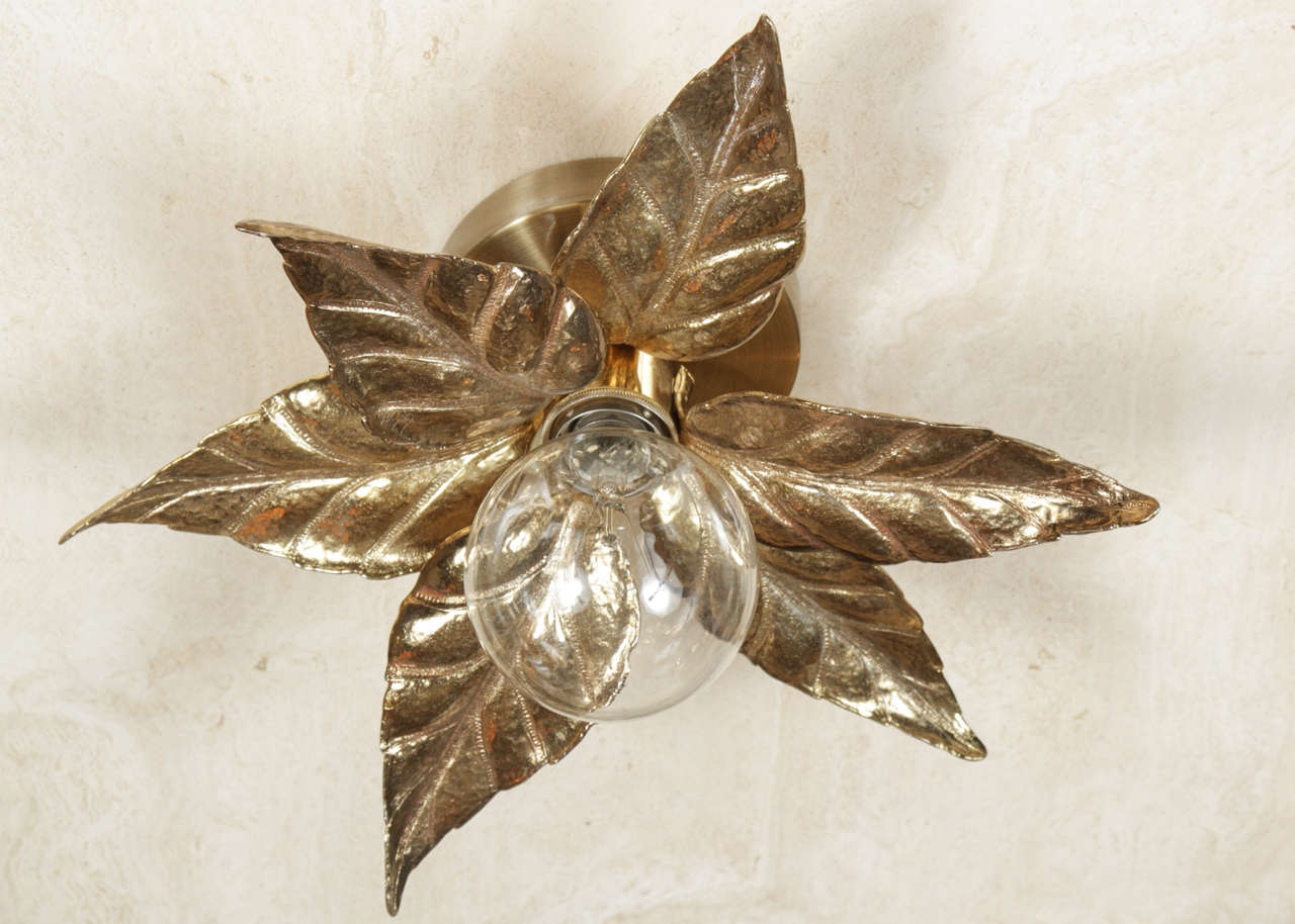 Pair of Gold Floral Sconces In Excellent Condition For Sale In New York, NY