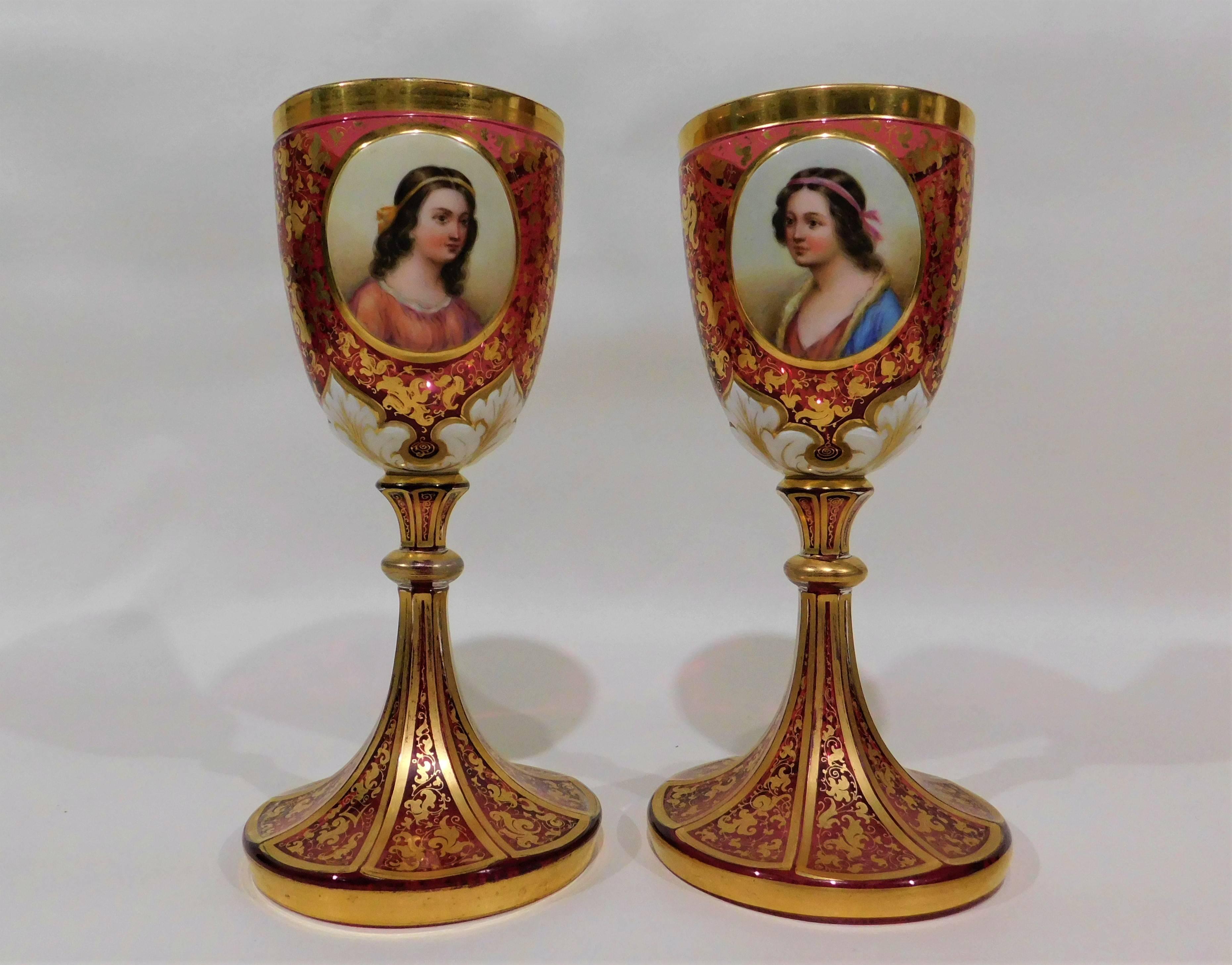 Pareja de Copas de Cristal de Bohemia Esmaltadas y Doradas a Mano Vidrio en venta