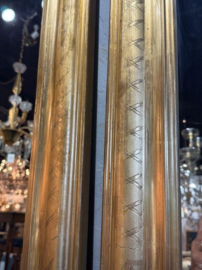 Paar vergoldete Louis Philippe-Spiegel mit geometrischem Muster im Zustand „Gut“ im Angebot in Dallas, TX